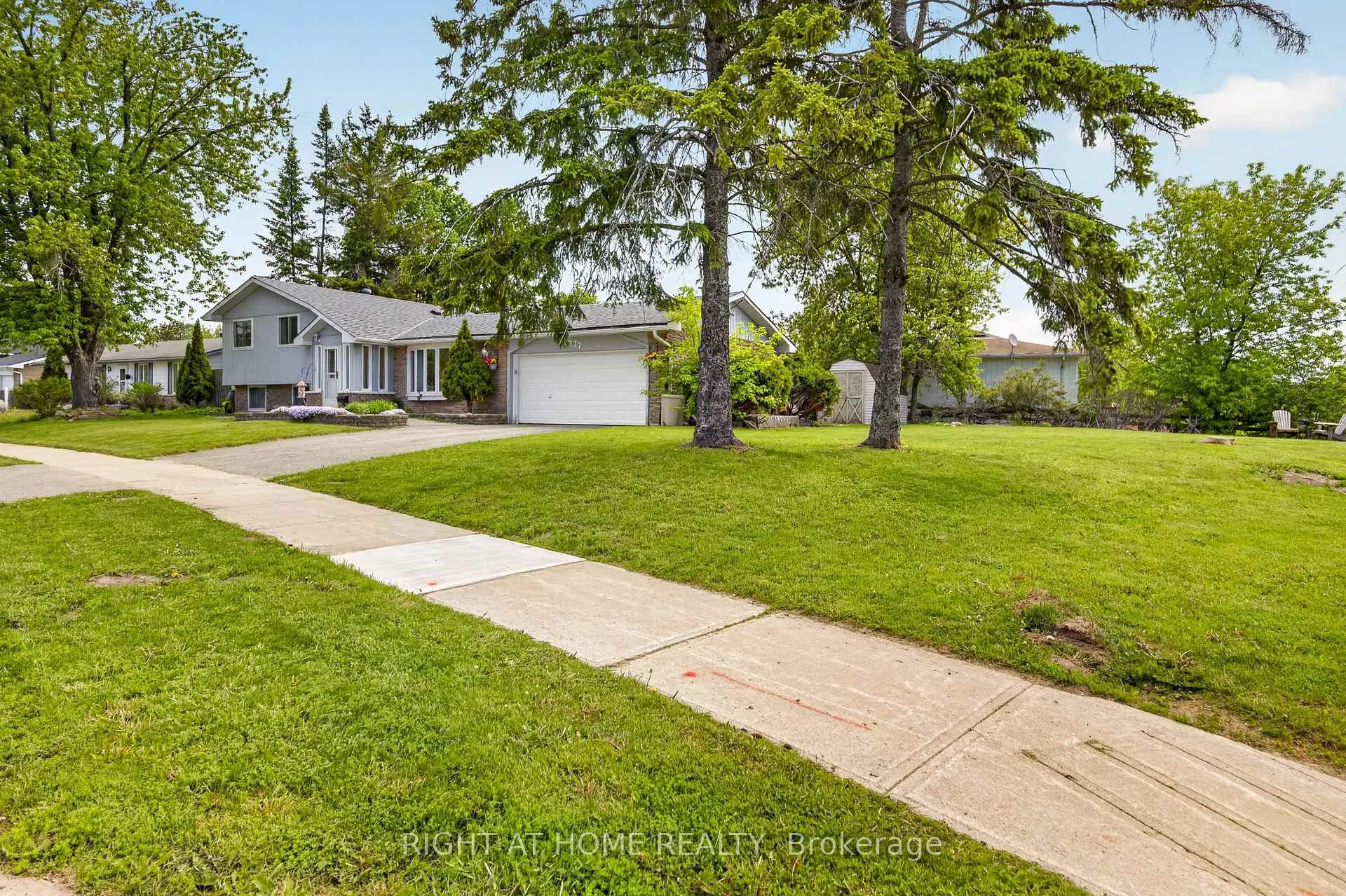 Photo 6 of 277 Pine Street, Barrie, Bayshore — HOMEH