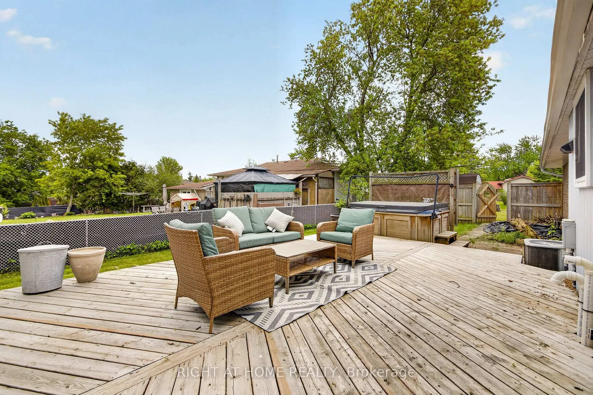 Photo 14 of 277 Pine Street, Barrie, Bayshore — HOMEH
