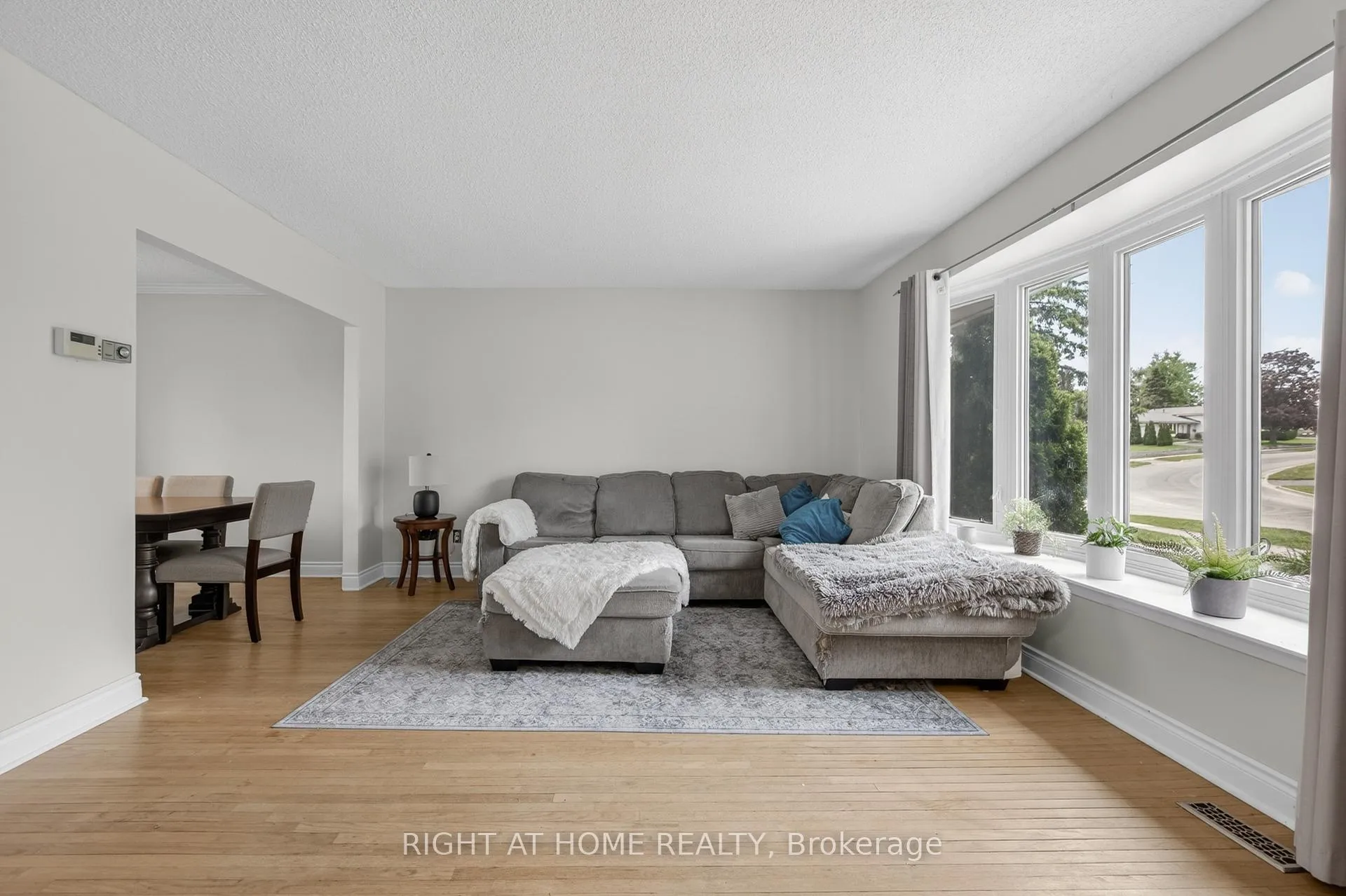 Photo 17 of 277 Pine Street, Barrie, Bayshore — HOMEH