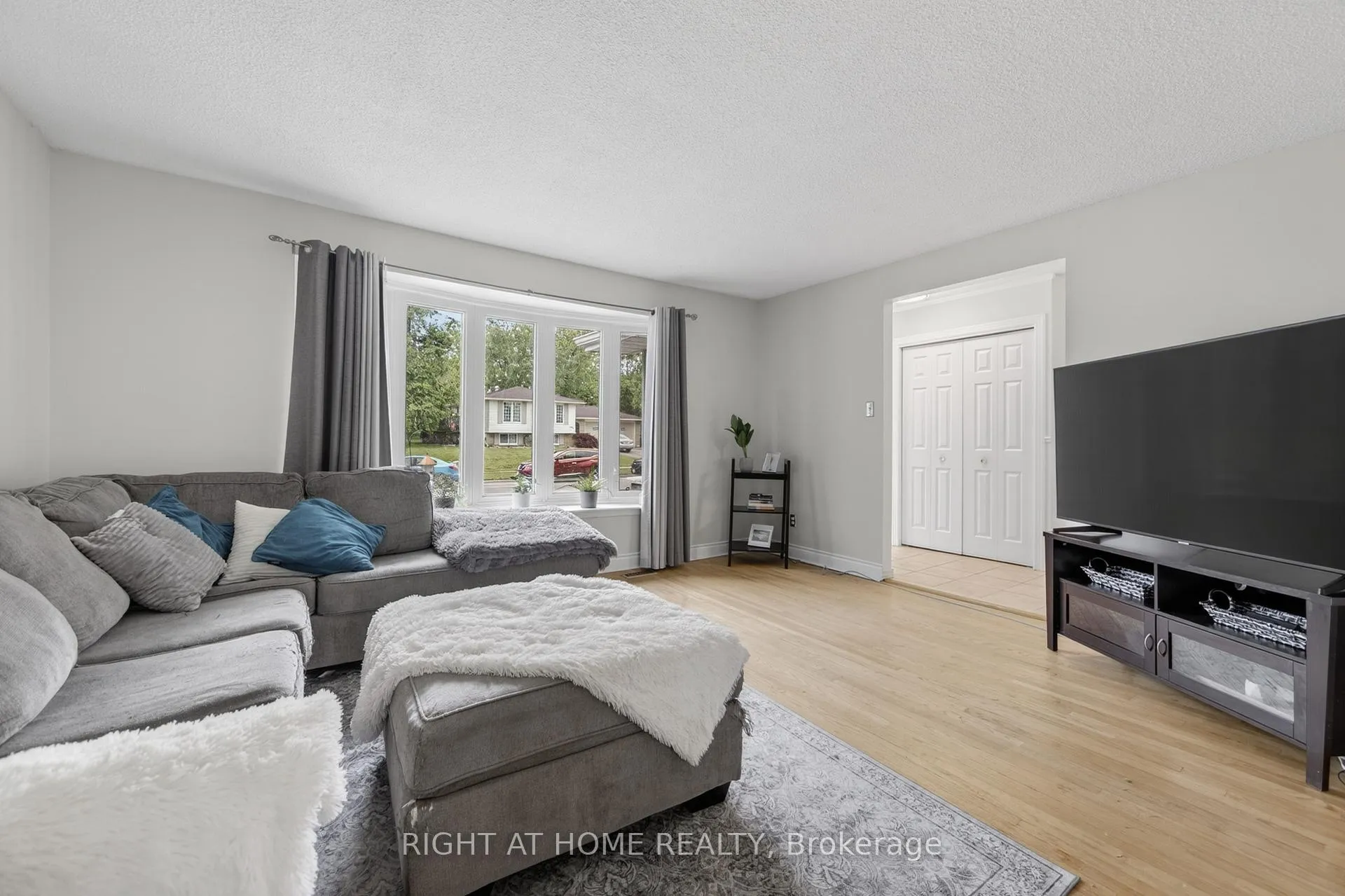 Photo 20 of 277 Pine Street, Barrie, Bayshore — HOMEH
