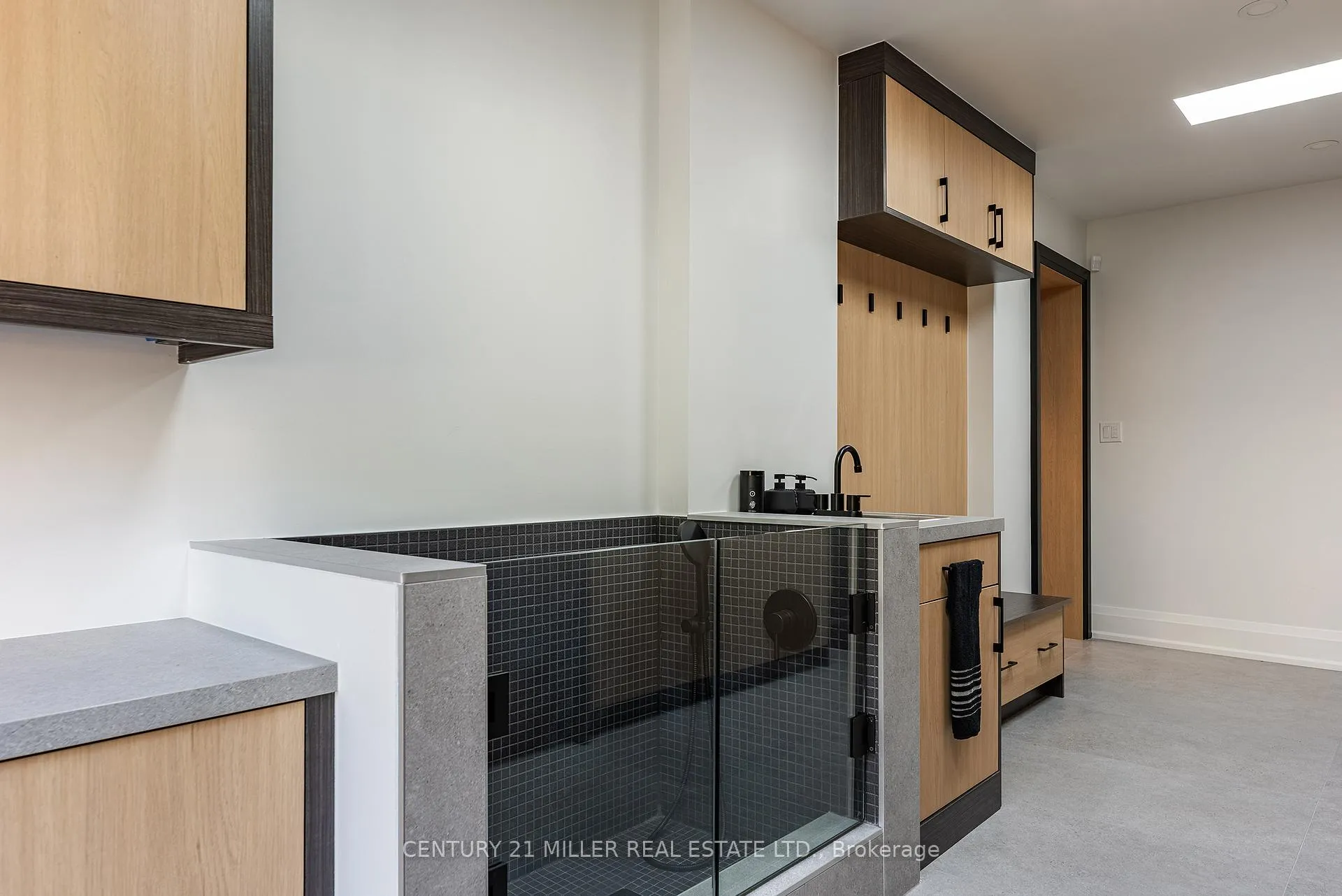 Photo 23 of 121 Edgecliffe Place, Burlington, Appleby — HOMEH