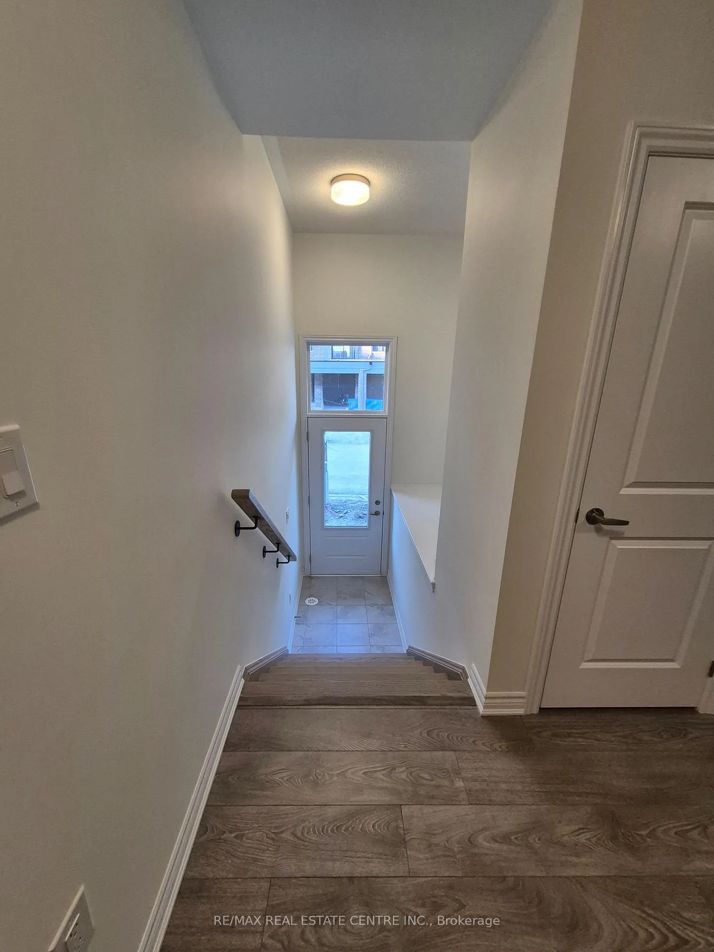 Photo 4 of 51 Thornbird Crescent, Brampton, Northwest Brampton — HOMEH