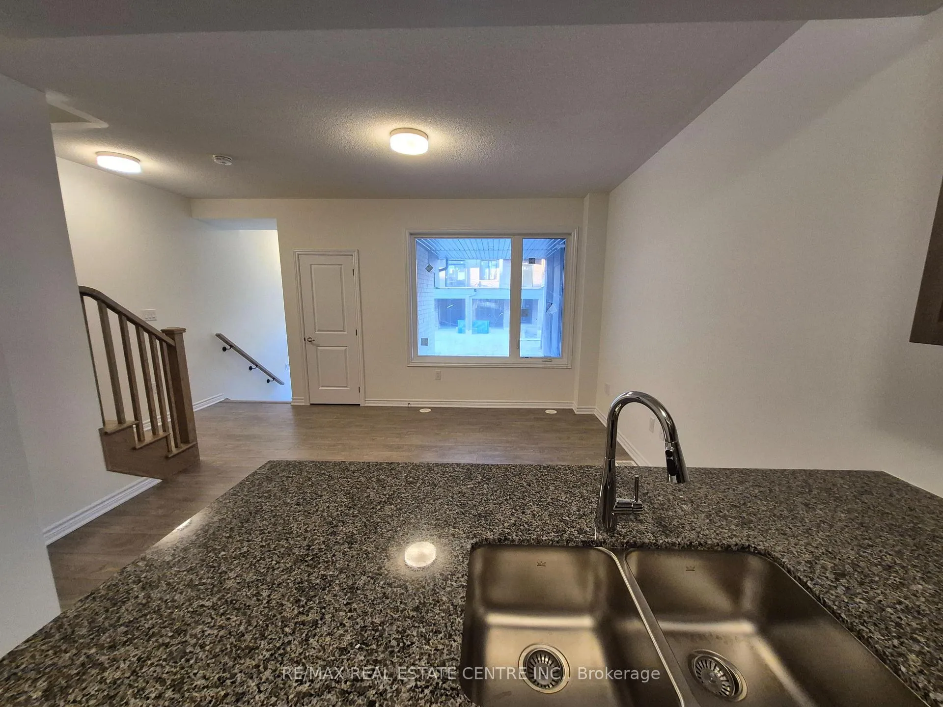 Photo 5 of 51 Thornbird Crescent, Brampton, Northwest Brampton — HOMEH