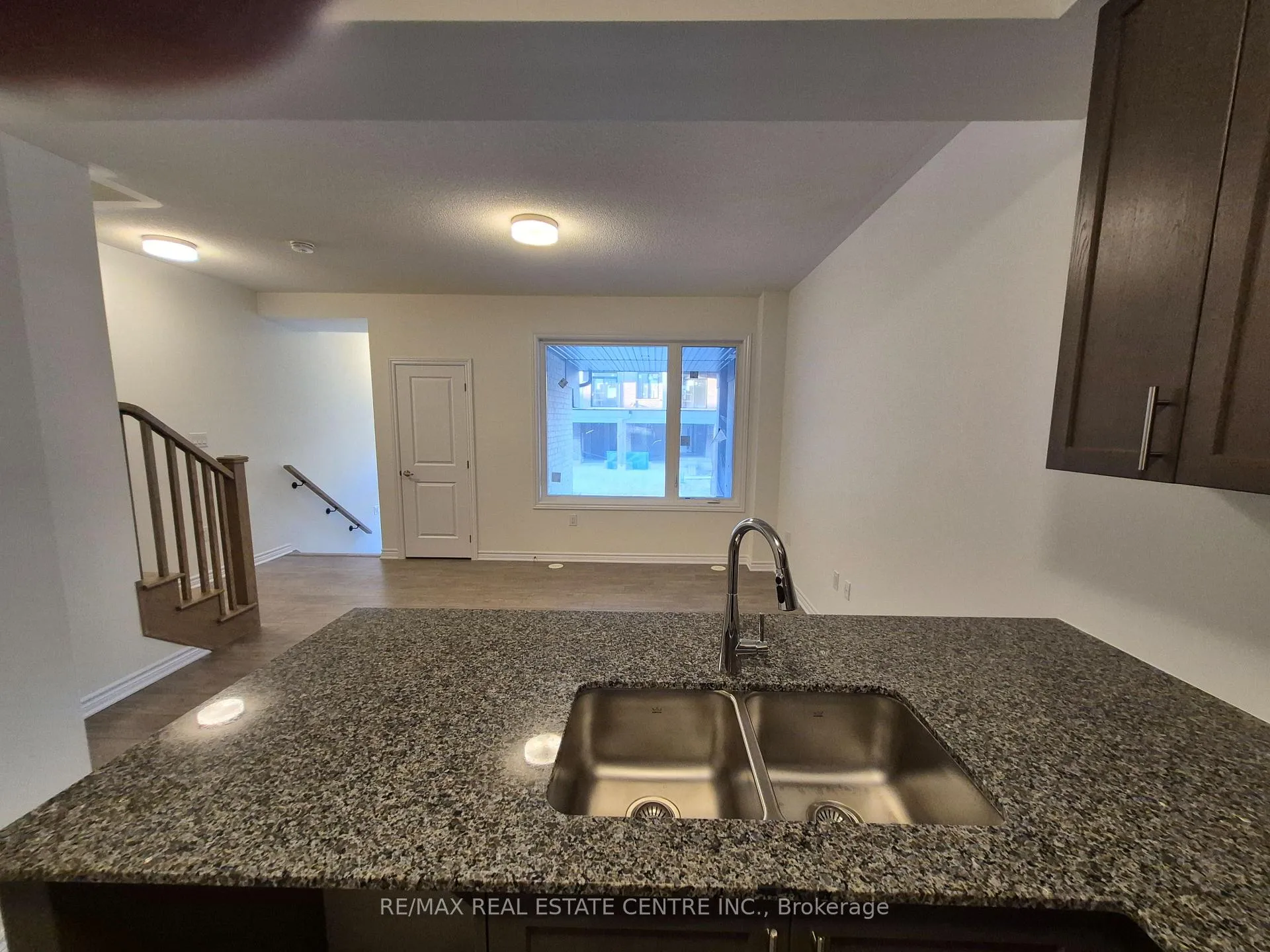 Photo 9 of 51 Thornbird Crescent, Brampton, Northwest Brampton — HOMEH