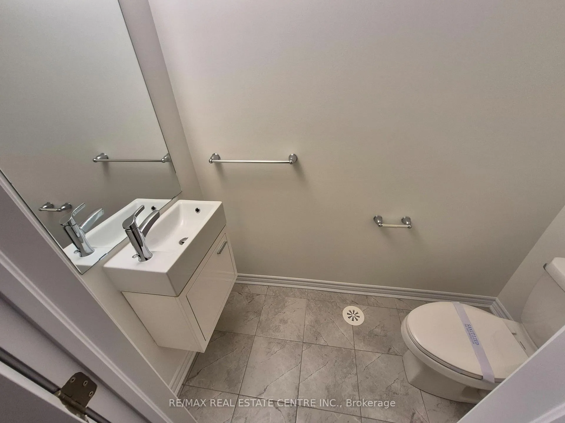 Photo 11 of 51 Thornbird Crescent, Brampton, Northwest Brampton — HOMEH
