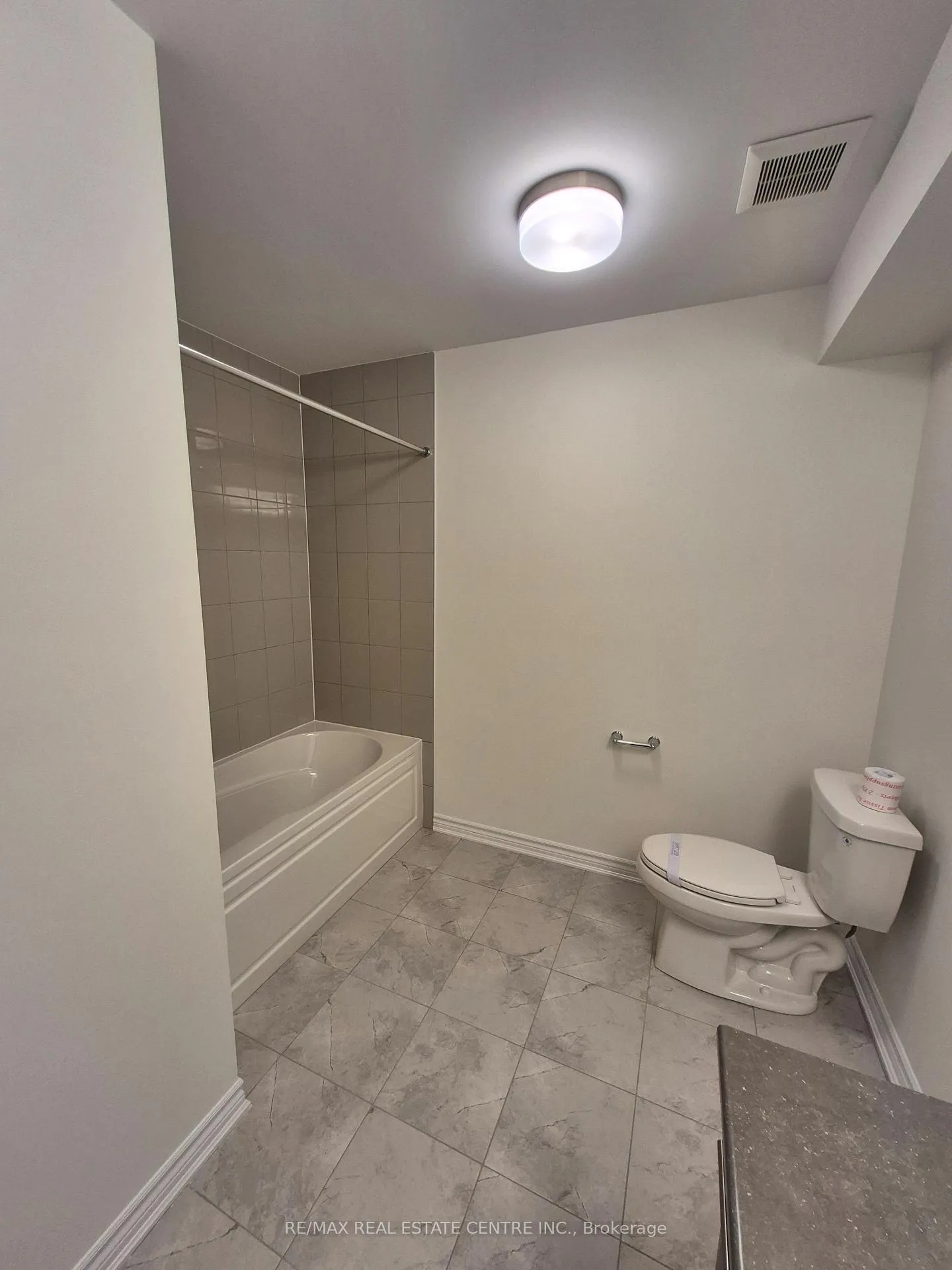 Photo 19 of 51 Thornbird Crescent, Brampton, Northwest Brampton — HOMEH