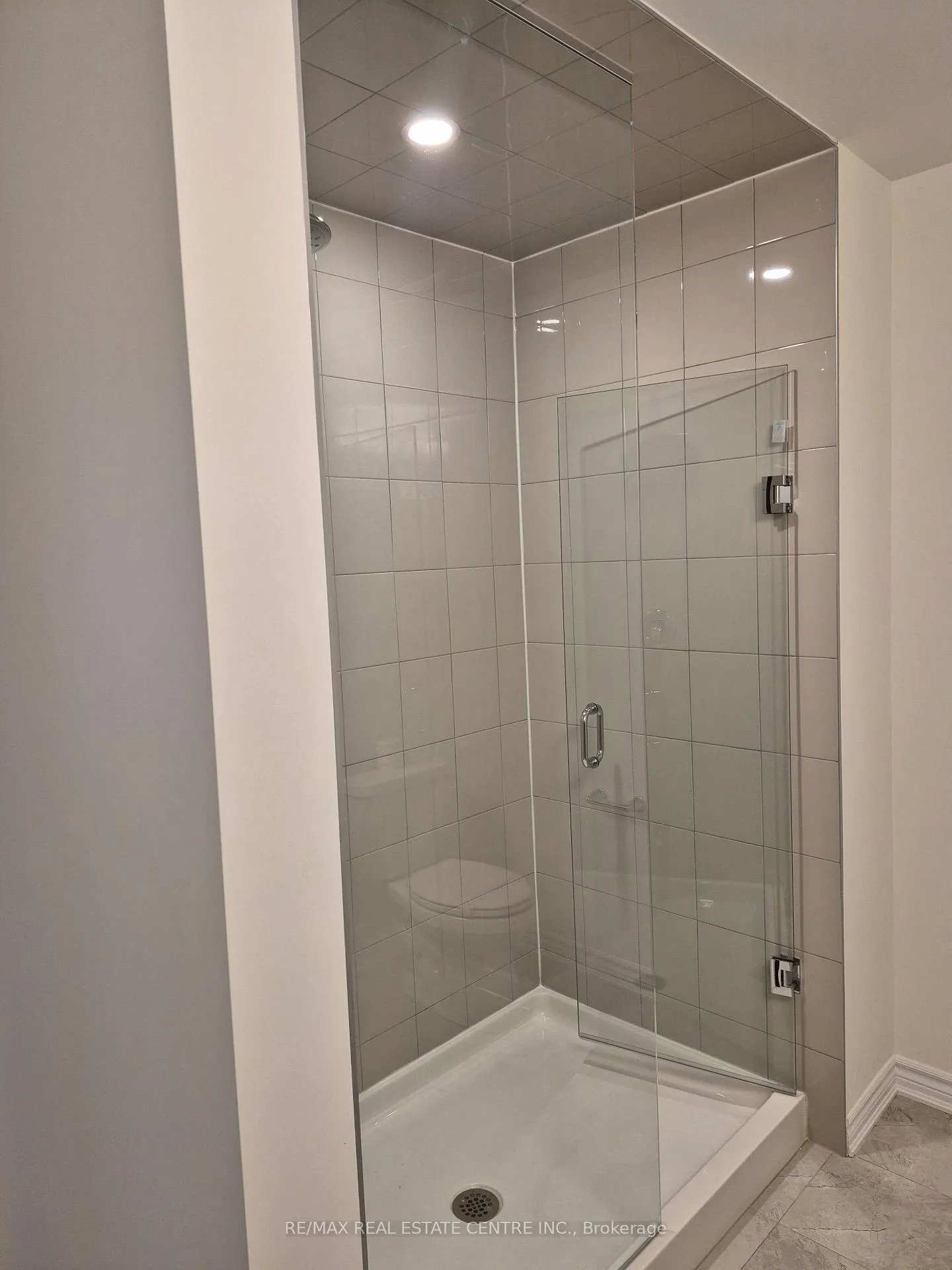 Photo 27 of 51 Thornbird Crescent, Brampton, Northwest Brampton — HOMEH
