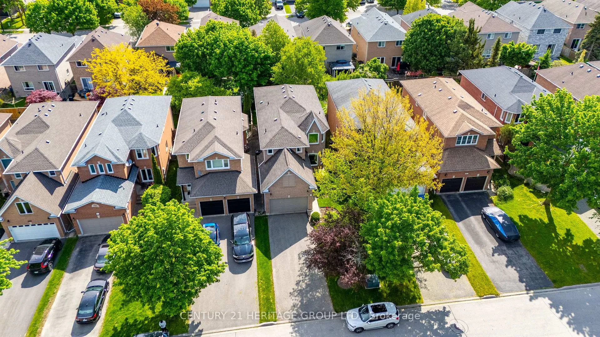 Photo 4 of 403 Bartholomew Drive, Newmarket, Summerhill Estates — HOMEH