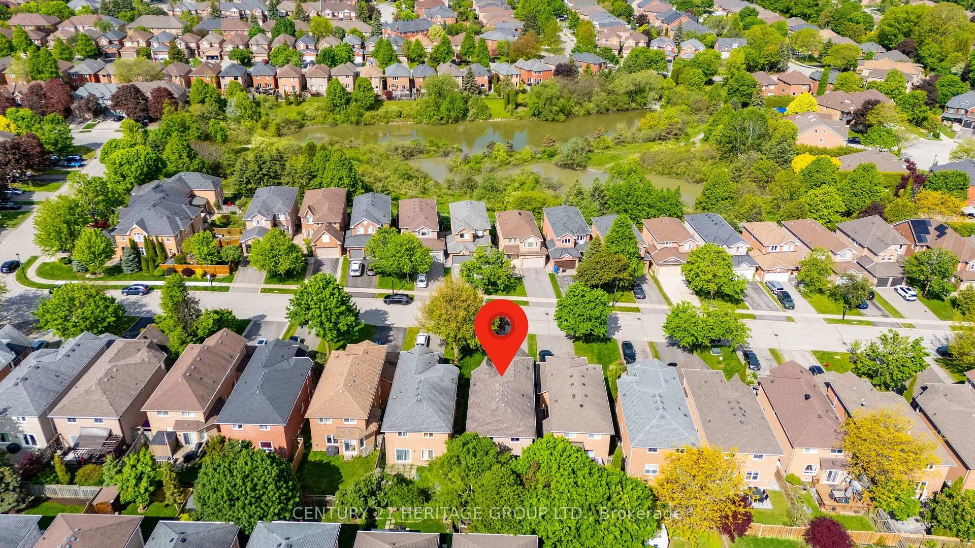 Photo 5 of 403 Bartholomew Drive, Newmarket, Summerhill Estates — HOMEH