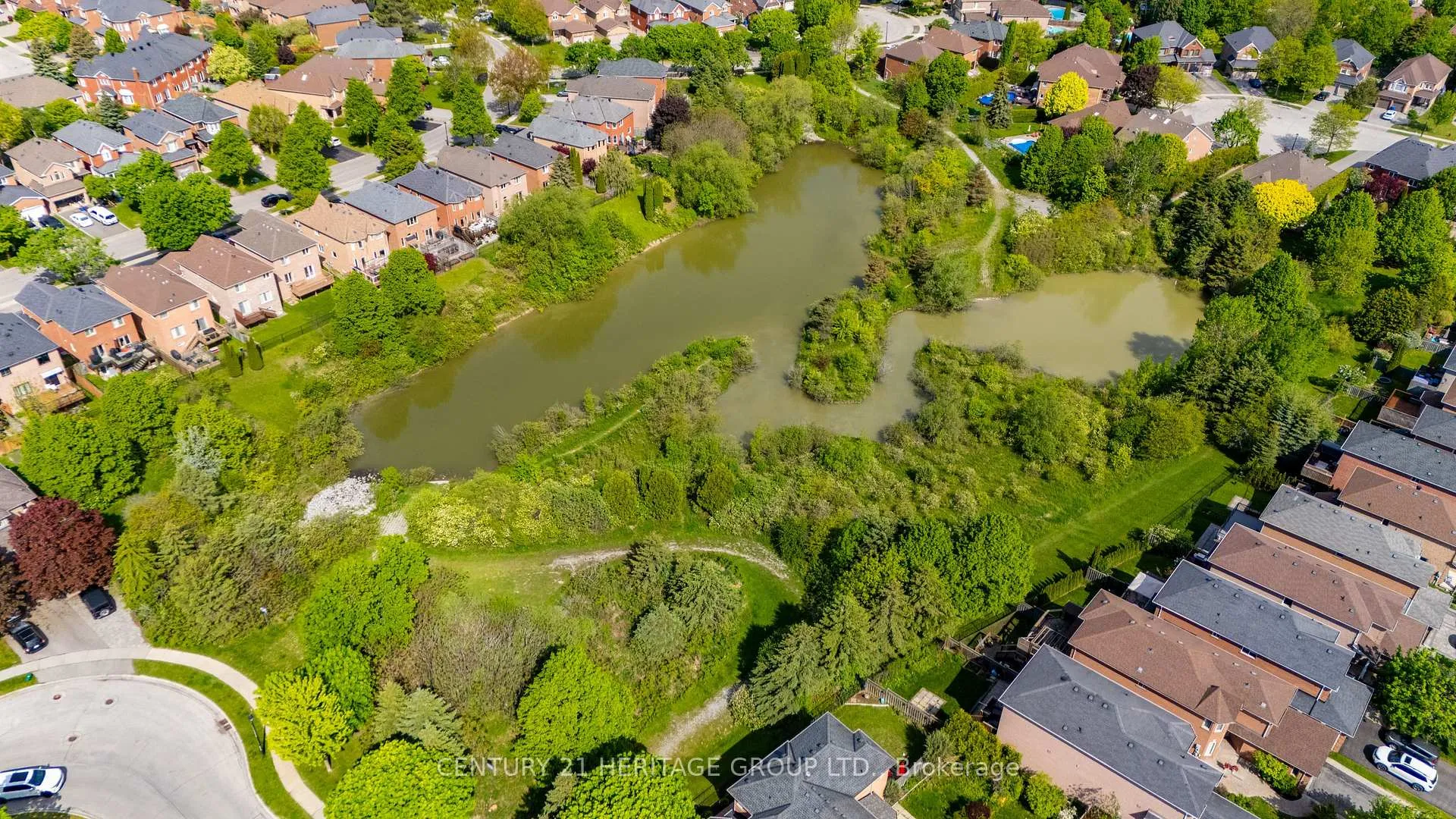 Photo 6 of 403 Bartholomew Drive, Newmarket, Summerhill Estates — HOMEH
