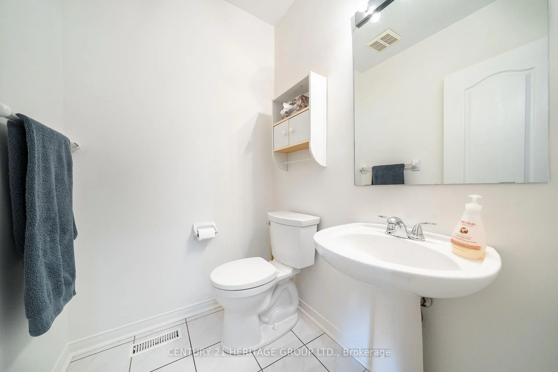 Photo 20 of 403 Bartholomew Drive, Newmarket, Summerhill Estates — HOMEH