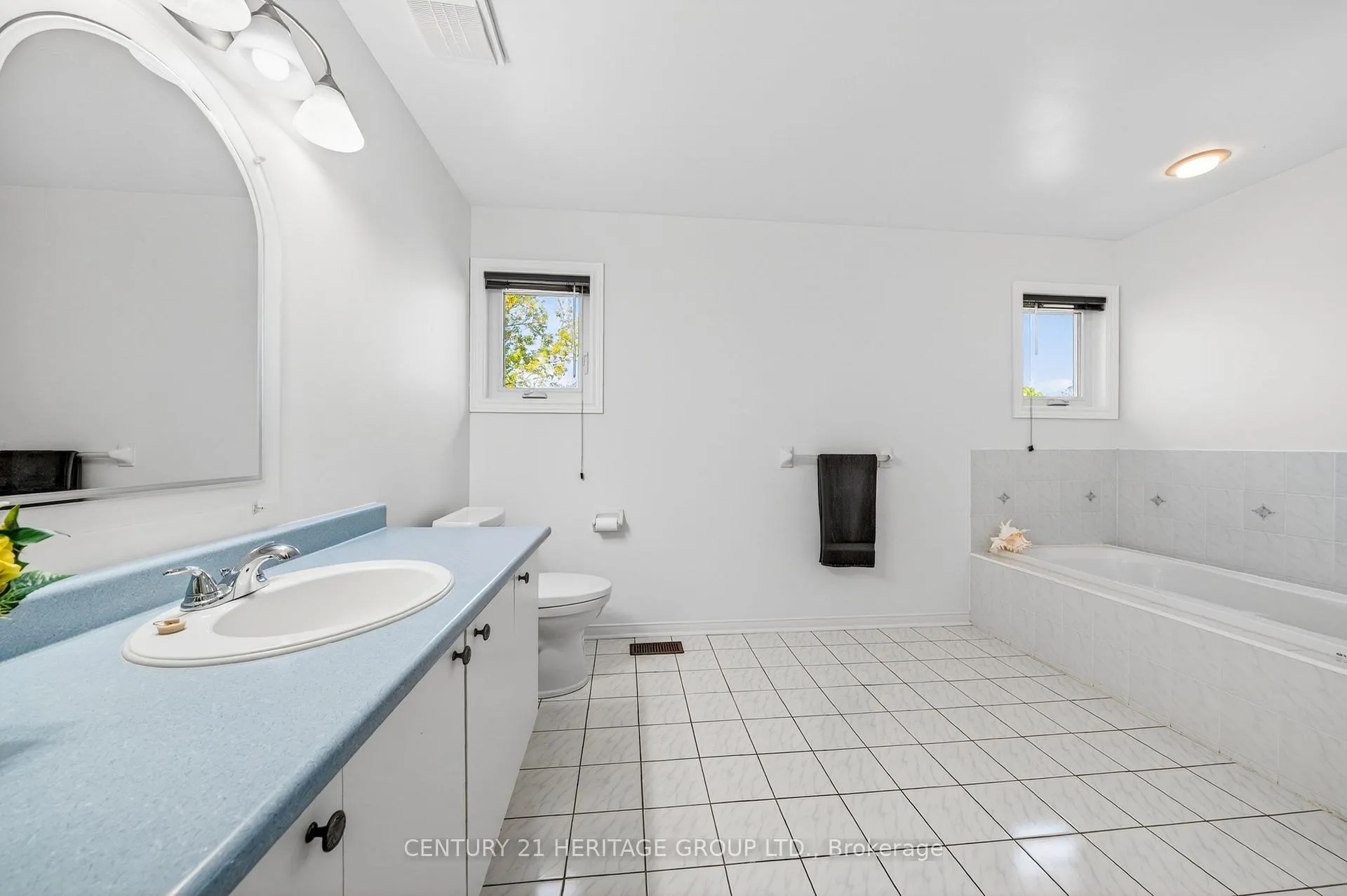 Photo 26 of 403 Bartholomew Drive, Newmarket, Summerhill Estates — HOMEH