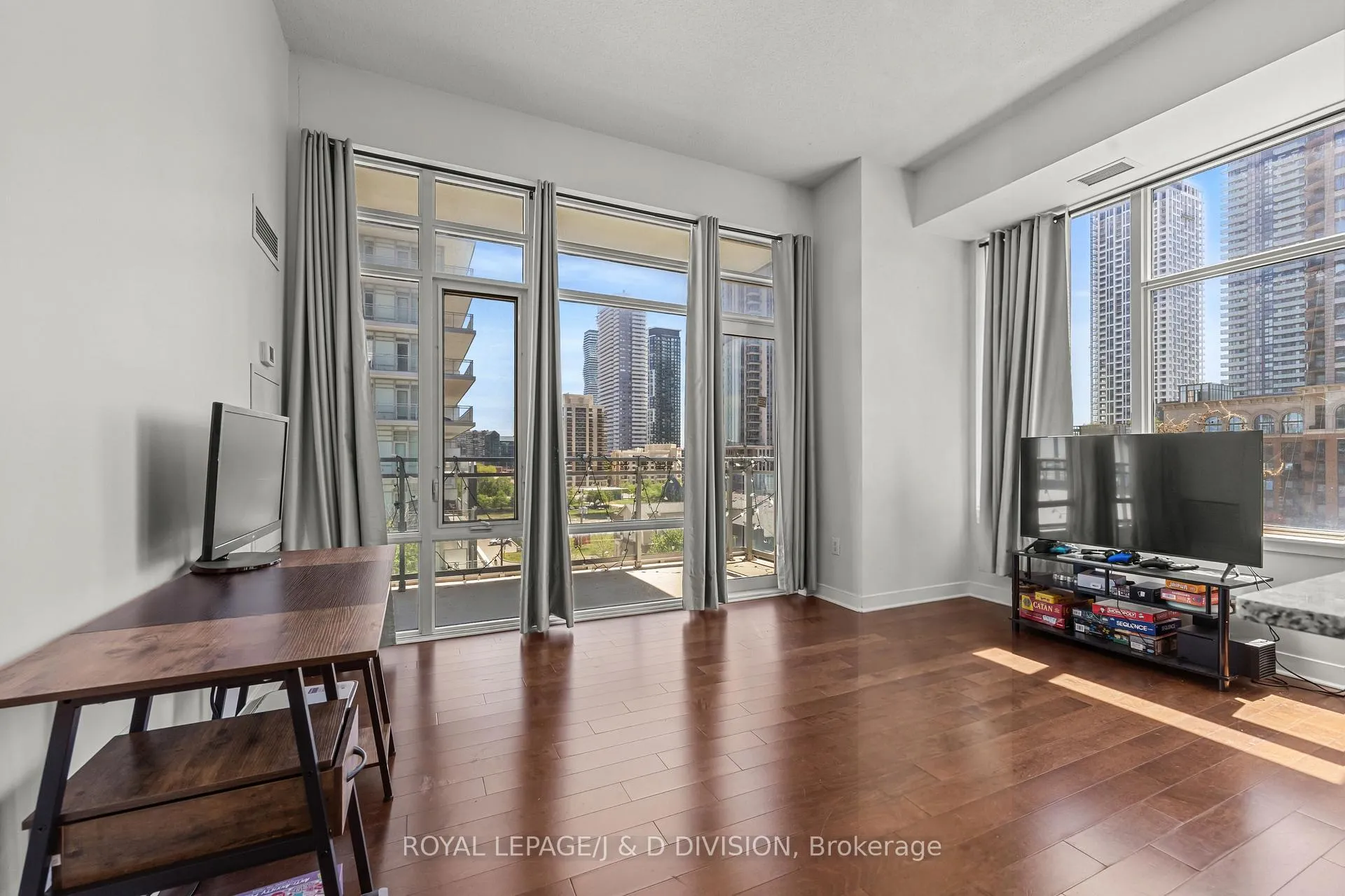 Photo 2 of Unit 604, 360 Square One Drive, Mississauga, City Centre — HOMEH