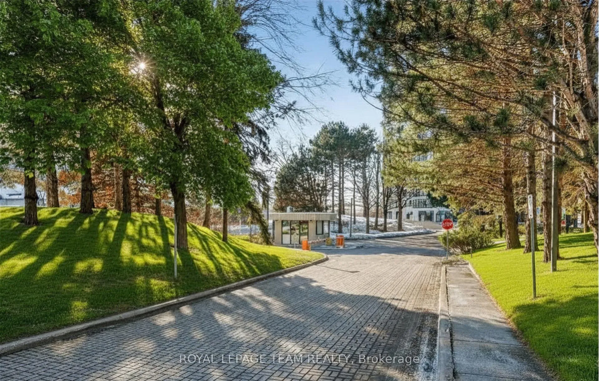 Photo 2 of Unit 503, 1480 Riverside Drive, Ottawa, Riverview Park — HOMEH