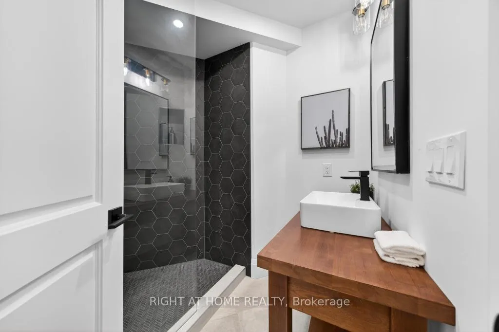 Photo 37 of 64 Ravina Crescent, Hamilton, Ancaster — HOMEH