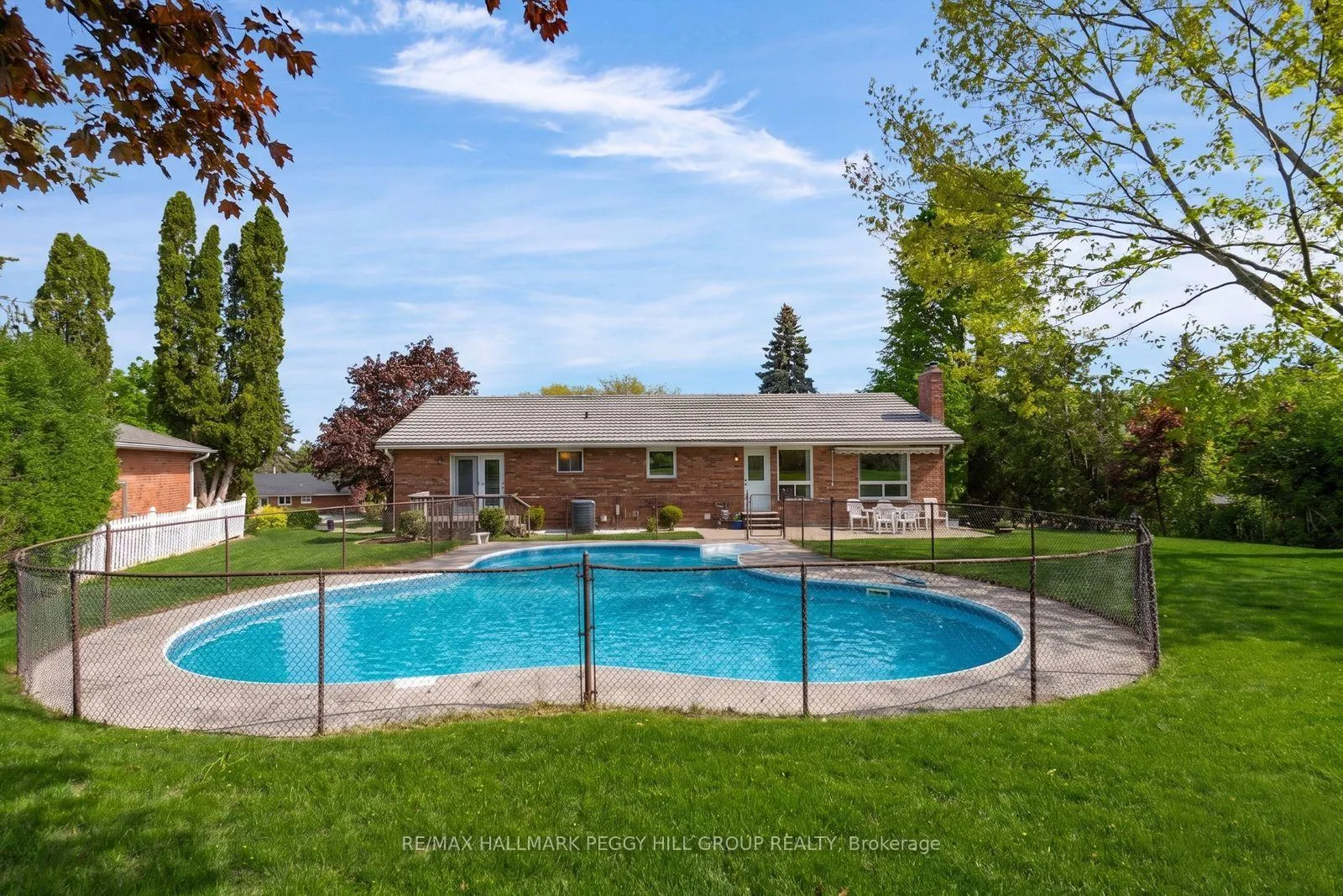 Photo 2 of 19 Murray Street, Barrie, Allandale Heights — HOMEH