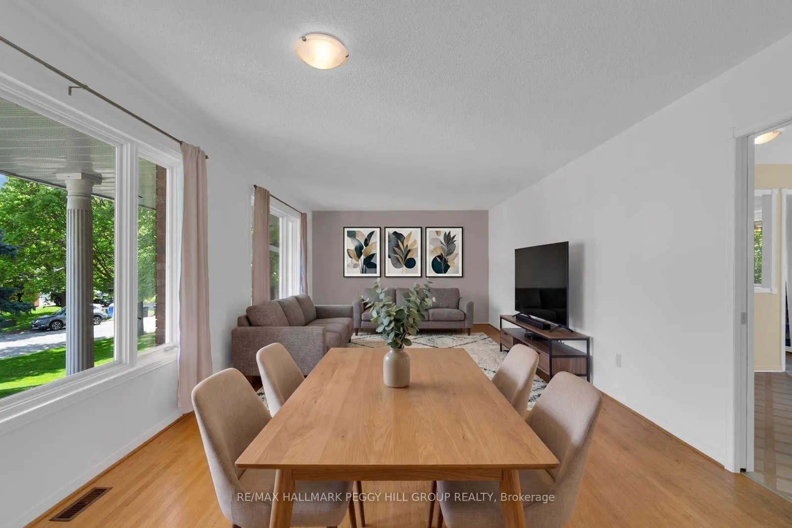 Photo 3 of 19 Murray Street, Barrie, Allandale Heights — HOMEH