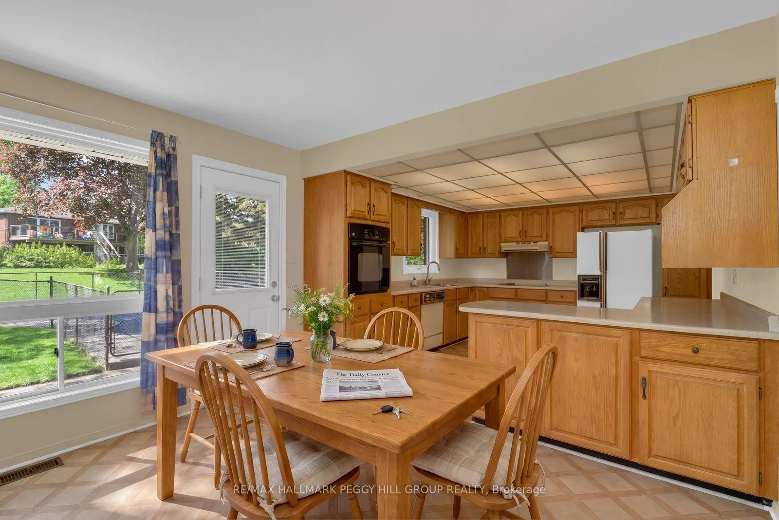 Photo 4 of 19 Murray Street, Barrie, Allandale Heights — HOMEH