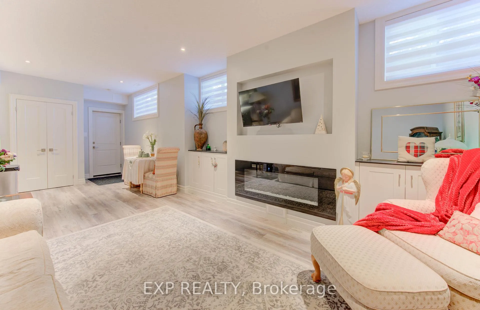 Photo 35 of 52 Edgehill Drive, Kitchener, Pioneer Tower West — HOMEH
