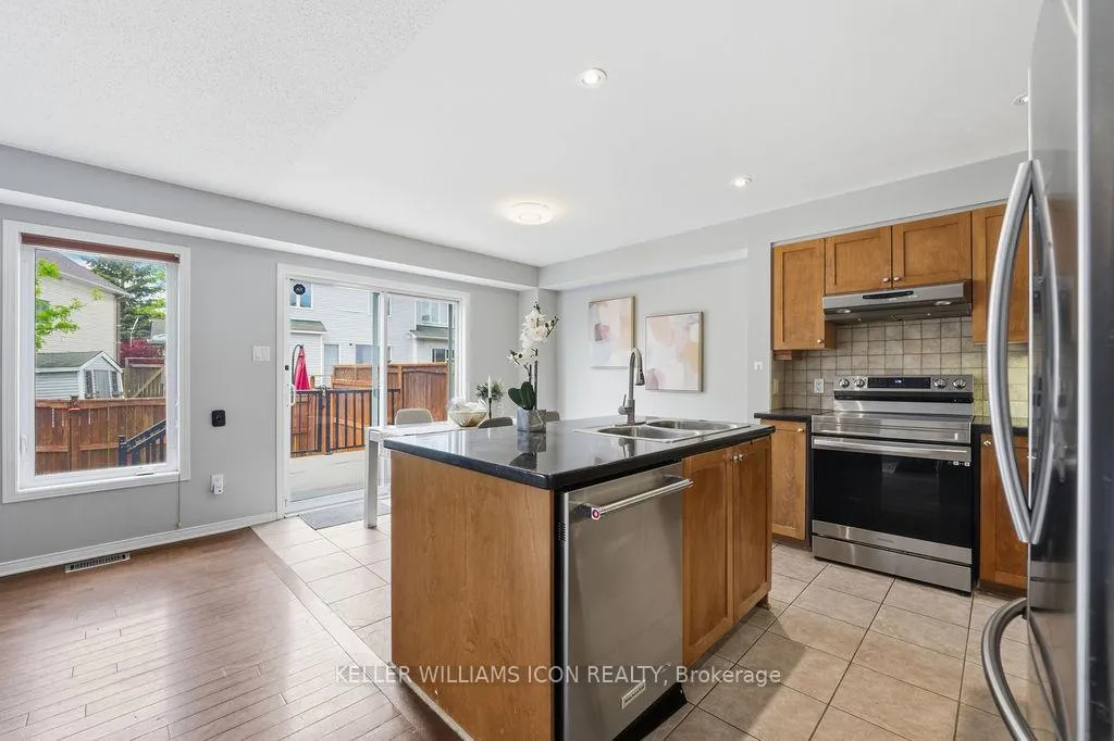 Photo 12 of 90 Sunvale Way, Ottawa, Barrhaven East — HOMEH