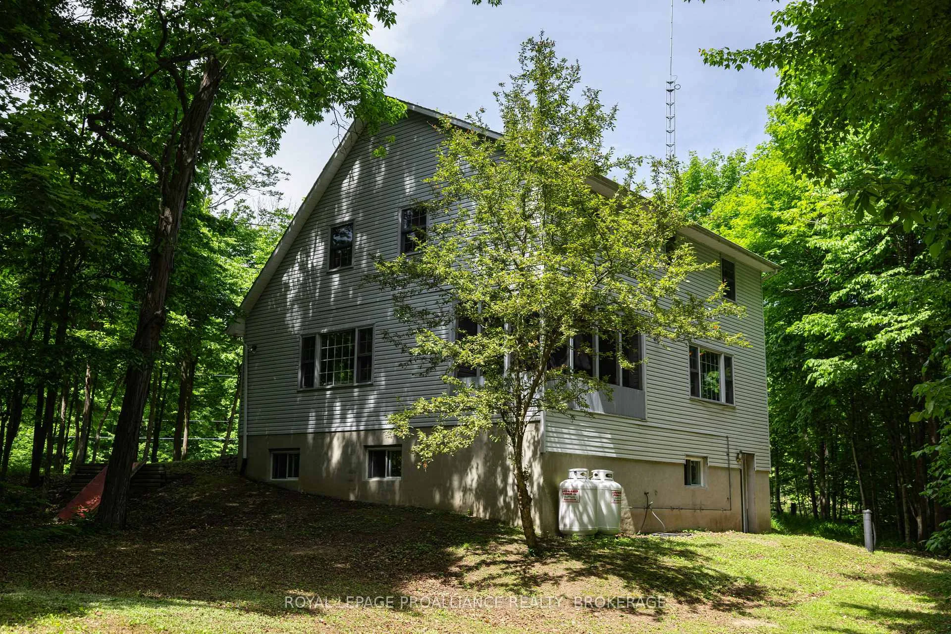 Photo 6 of 1403 Norway Road, Frontenac, Frontenac South — HOMEH