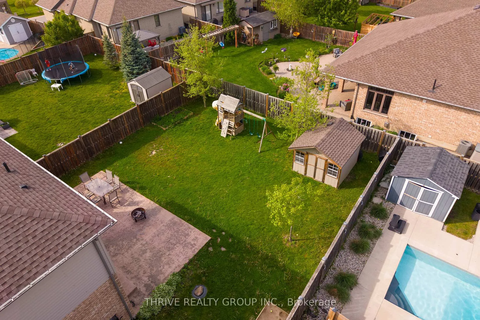 Photo 4 of 3 Dausett Drive, Middlesex Centre, Kilworth — HOMEH