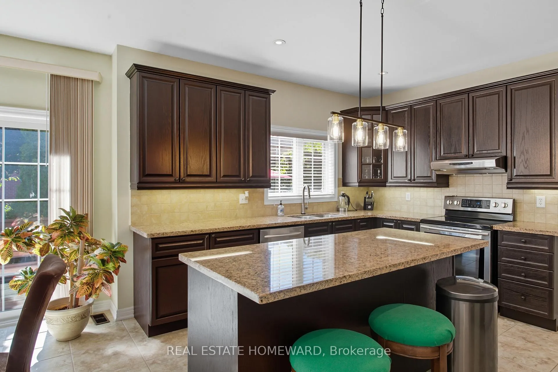 Photo 14 of 9 Tarmack Drive, Richmond Hill, Jefferson — HOMEH