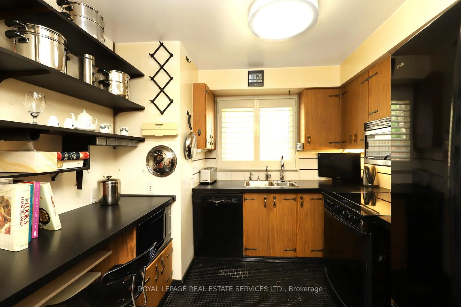 Photo 11 of Unit 18, 442 Perth Avenue, Toronto, Dovercourt-Wallace Emerson-Junction — HOMEH
