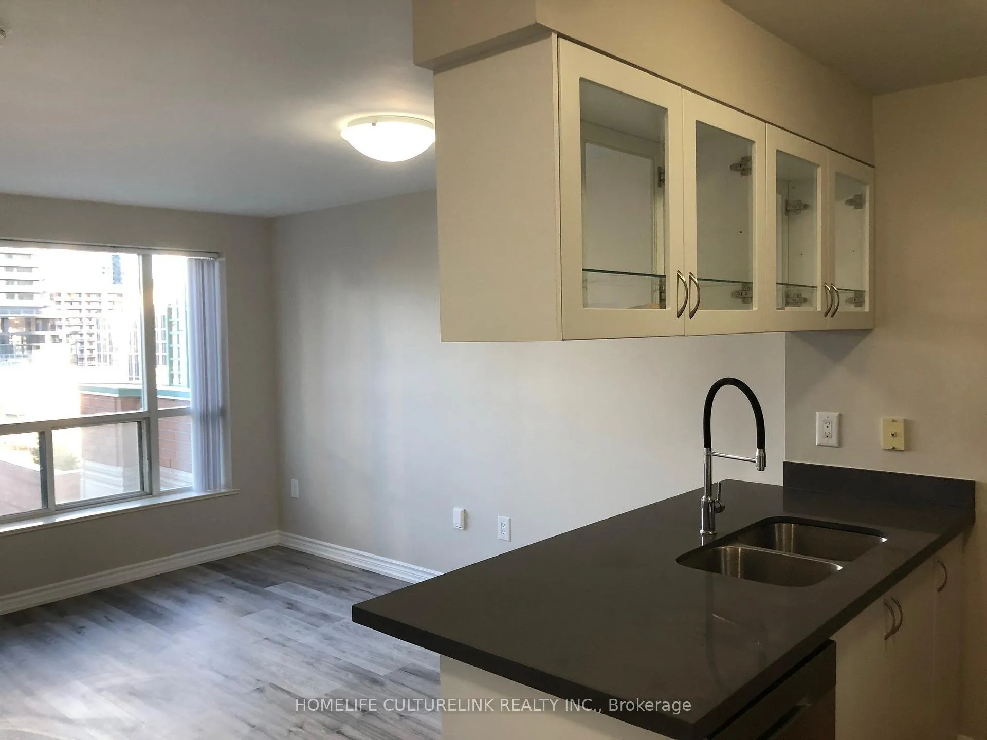 Photo 3 of Unit 801, 889 Bay Street, Toronto, Bay Street Corridor — HOMEH