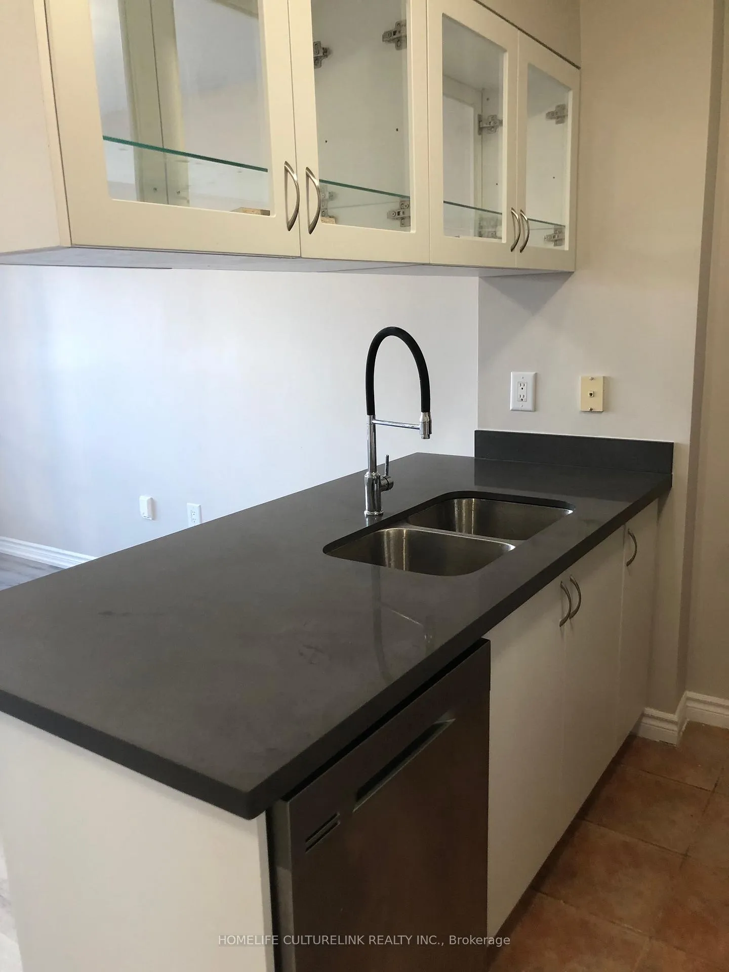 Photo 5 of Unit 801, 889 Bay Street, Toronto, Bay Street Corridor — HOMEH