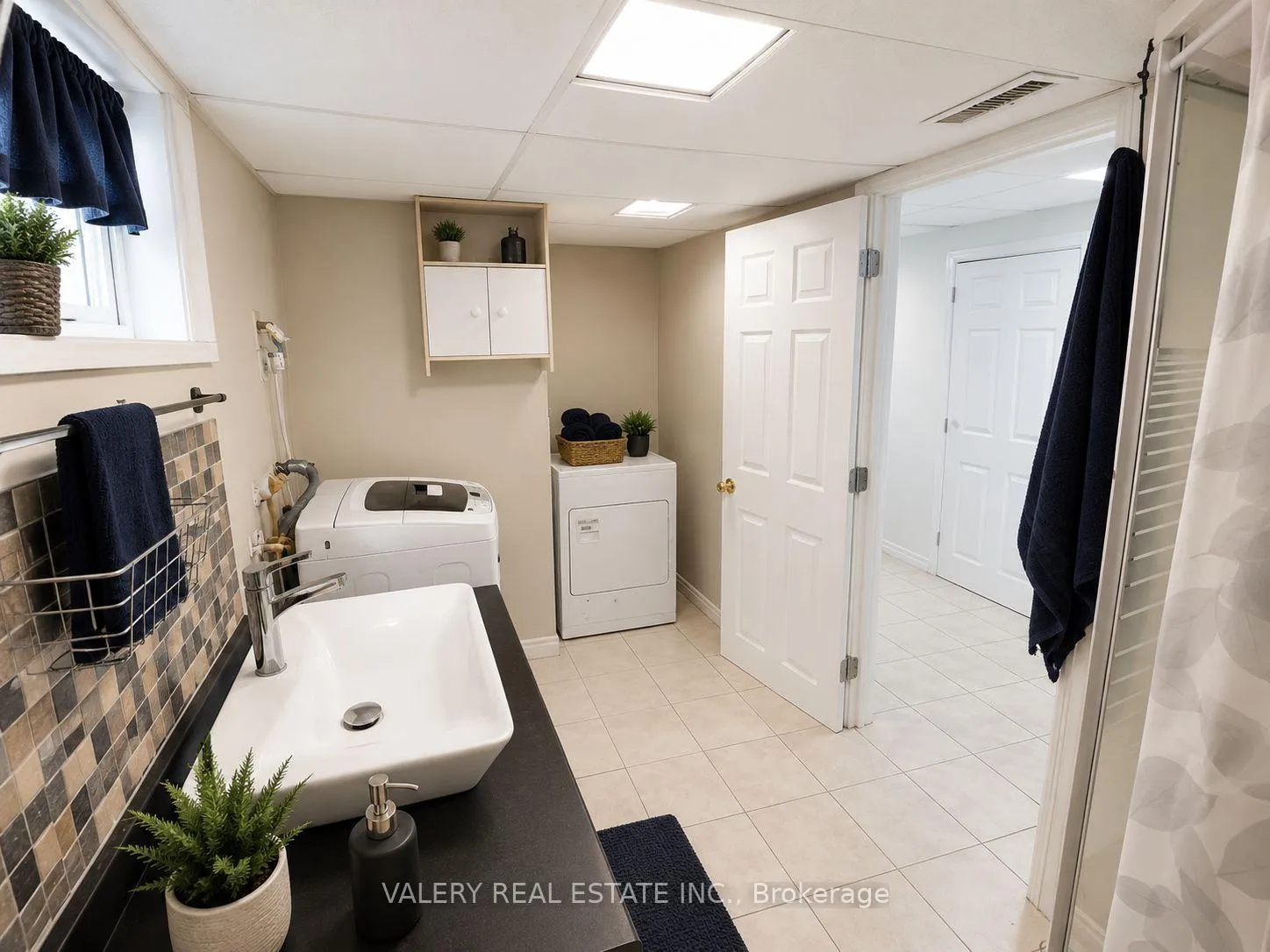 Photo 3 of Unit 2, 374 Edmonton Street E, London, East H — HOMEH