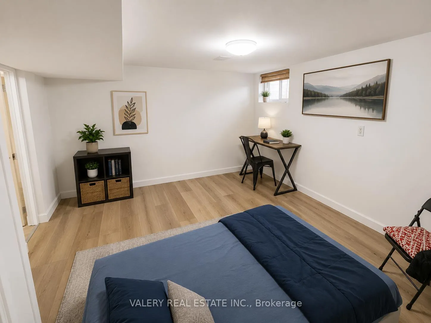 Photo 4 of Unit 2, 374 Edmonton Street E, London, East H — HOMEH