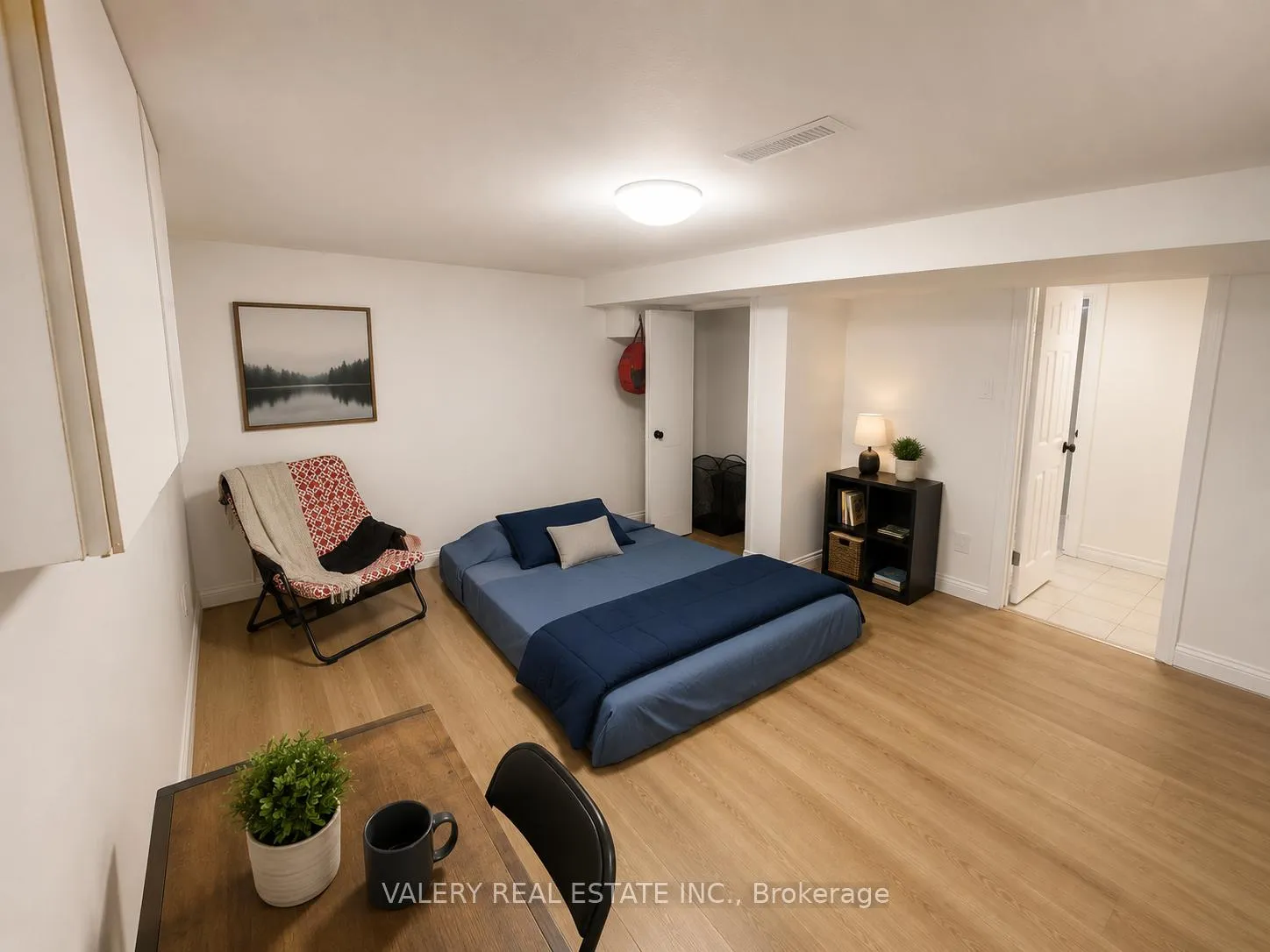 Photo 5 of Unit 2, 374 Edmonton Street E, London, East H — HOMEH