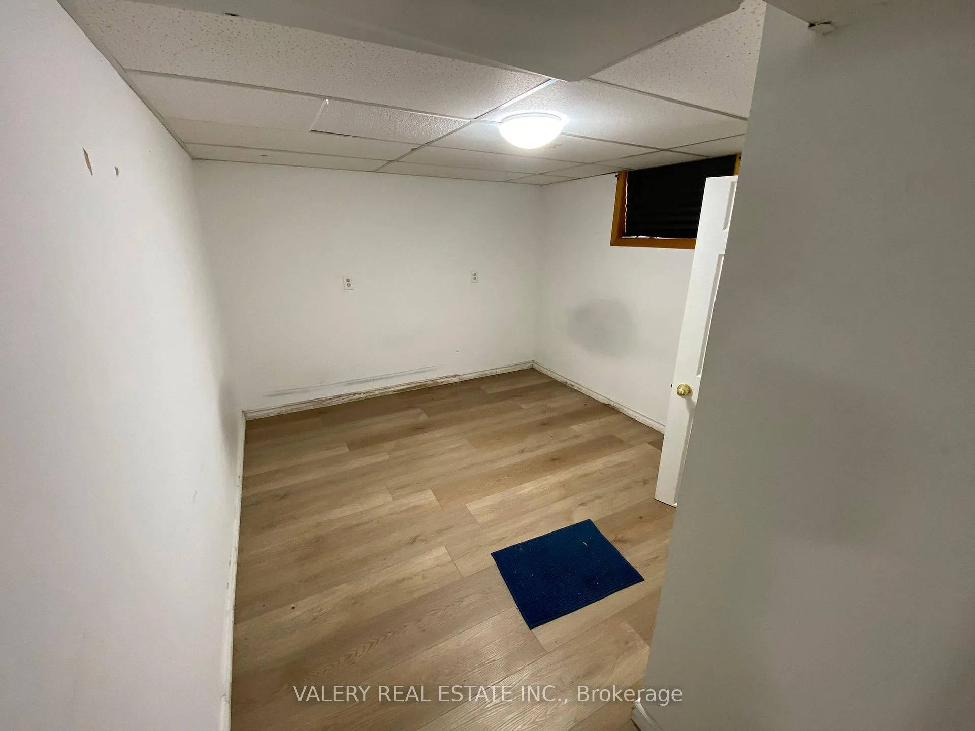 Photo 6 of Unit 2, 374 Edmonton Street E, London, East H — HOMEH