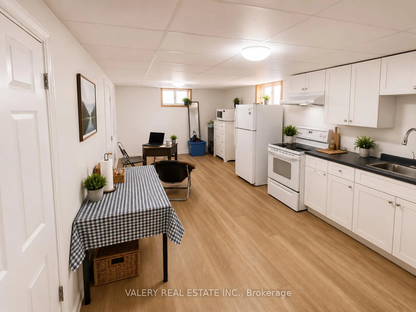 Photo 9 of Unit 2, 374 Edmonton Street E, London, East H — HOMEH