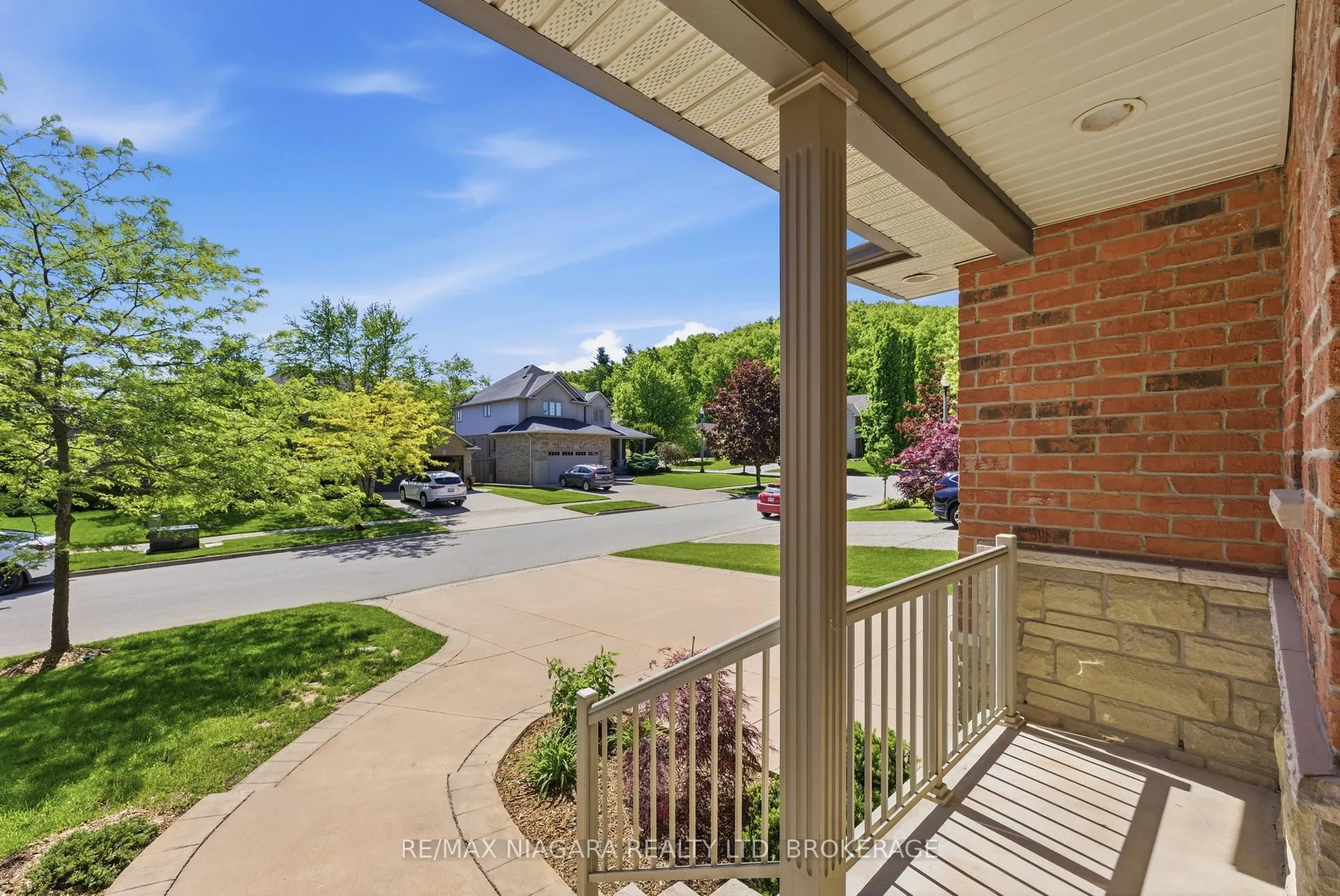 Photo 3 of 70 Terrace Drive, Grimsby, Grimsby East — HOMEH