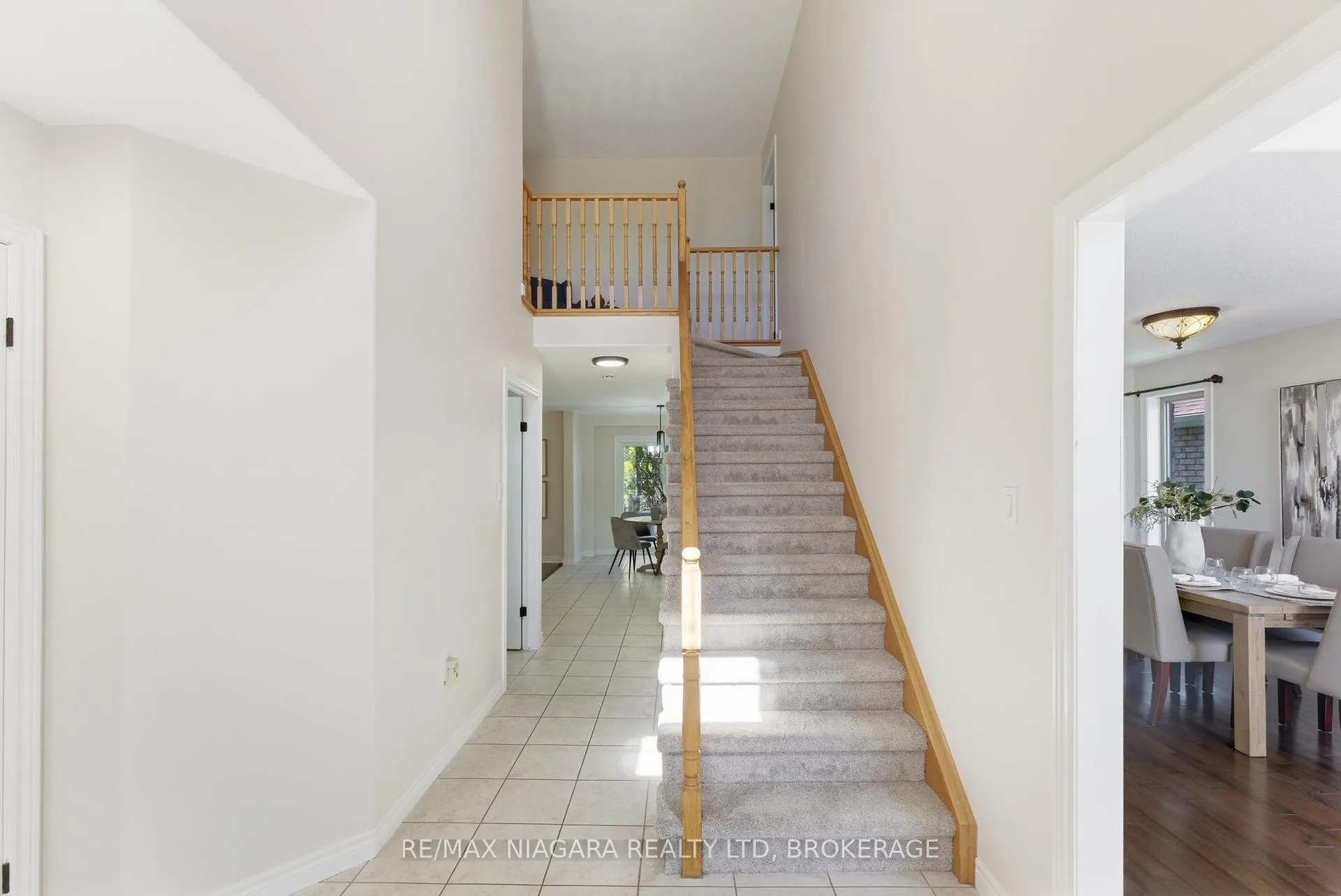 Photo 4 of 70 Terrace Drive, Grimsby, Grimsby East — HOMEH
