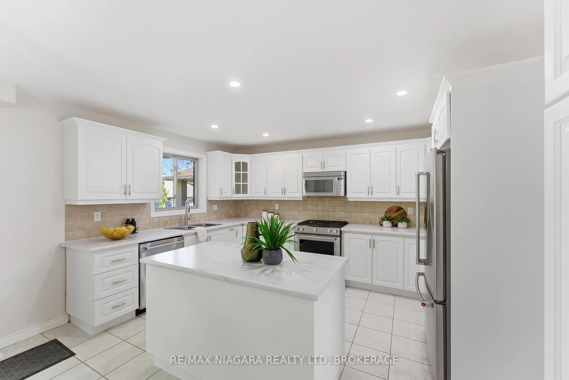 Photo 9 of 70 Terrace Drive, Grimsby, Grimsby East — HOMEH