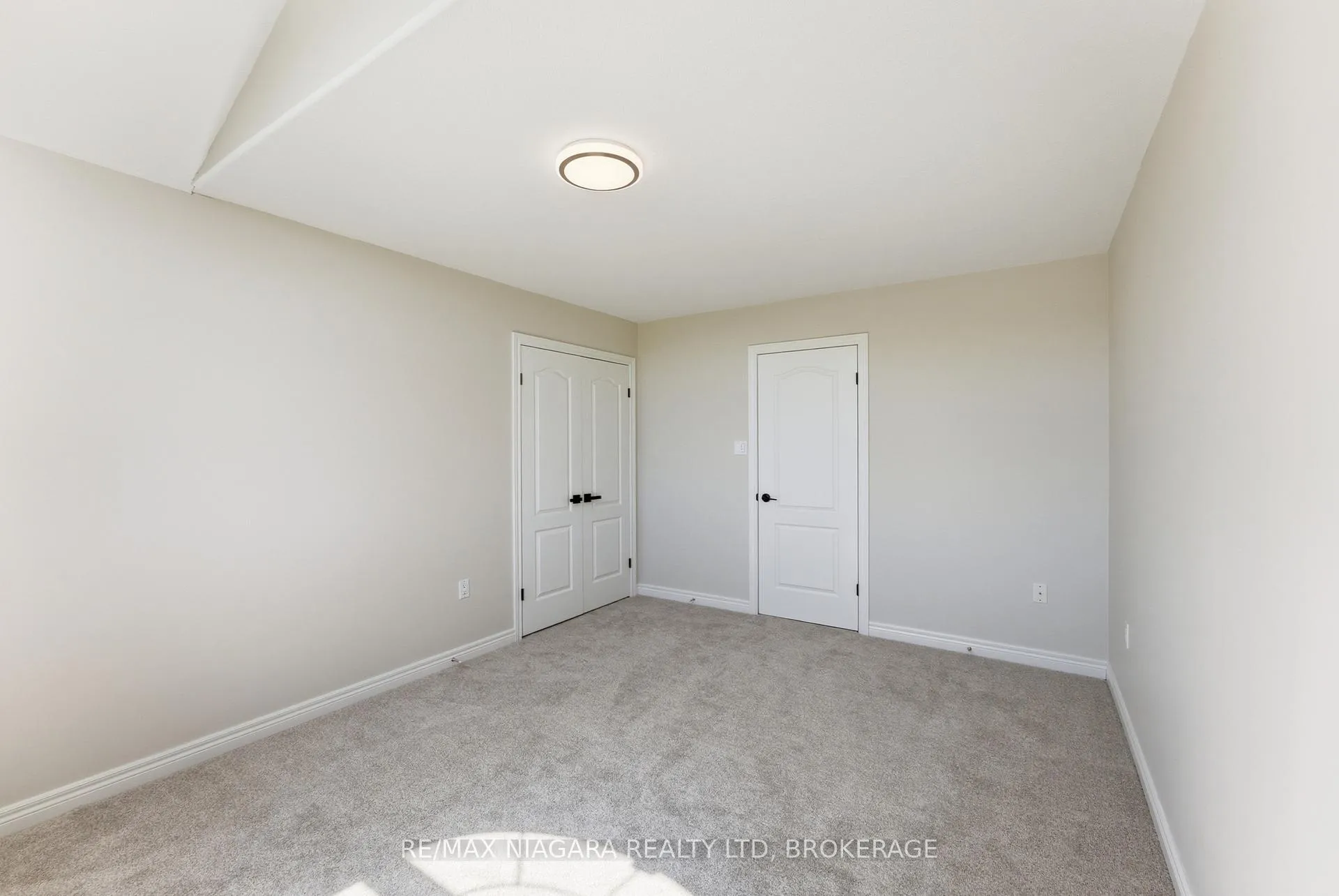 Photo 21 of 70 Terrace Drive, Grimsby, Grimsby East — HOMEH