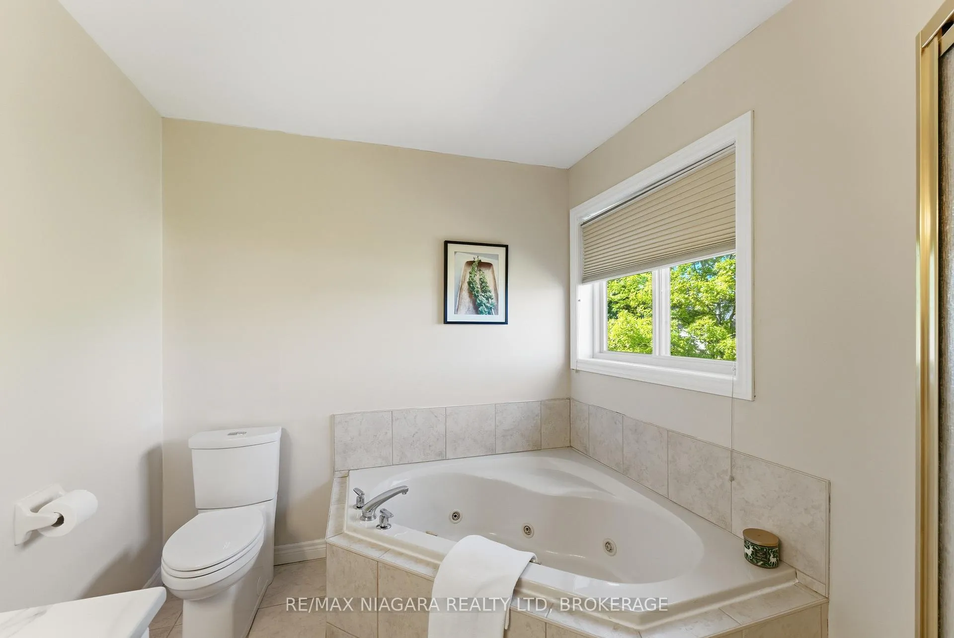 Photo 26 of 70 Terrace Drive, Grimsby, Grimsby East — HOMEH
