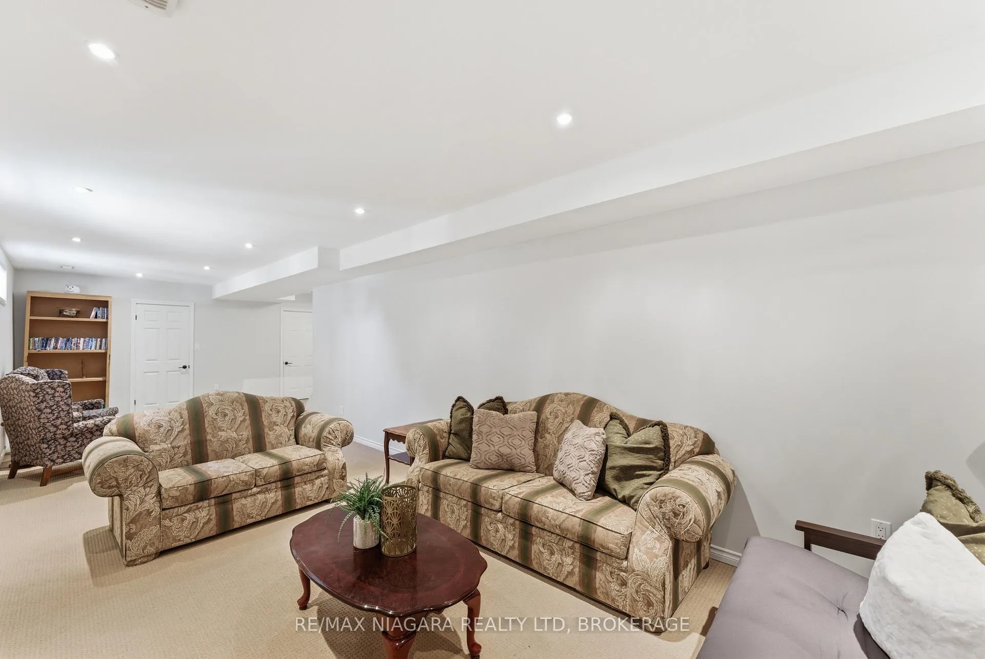 Photo 30 of 70 Terrace Drive, Grimsby, Grimsby East — HOMEH