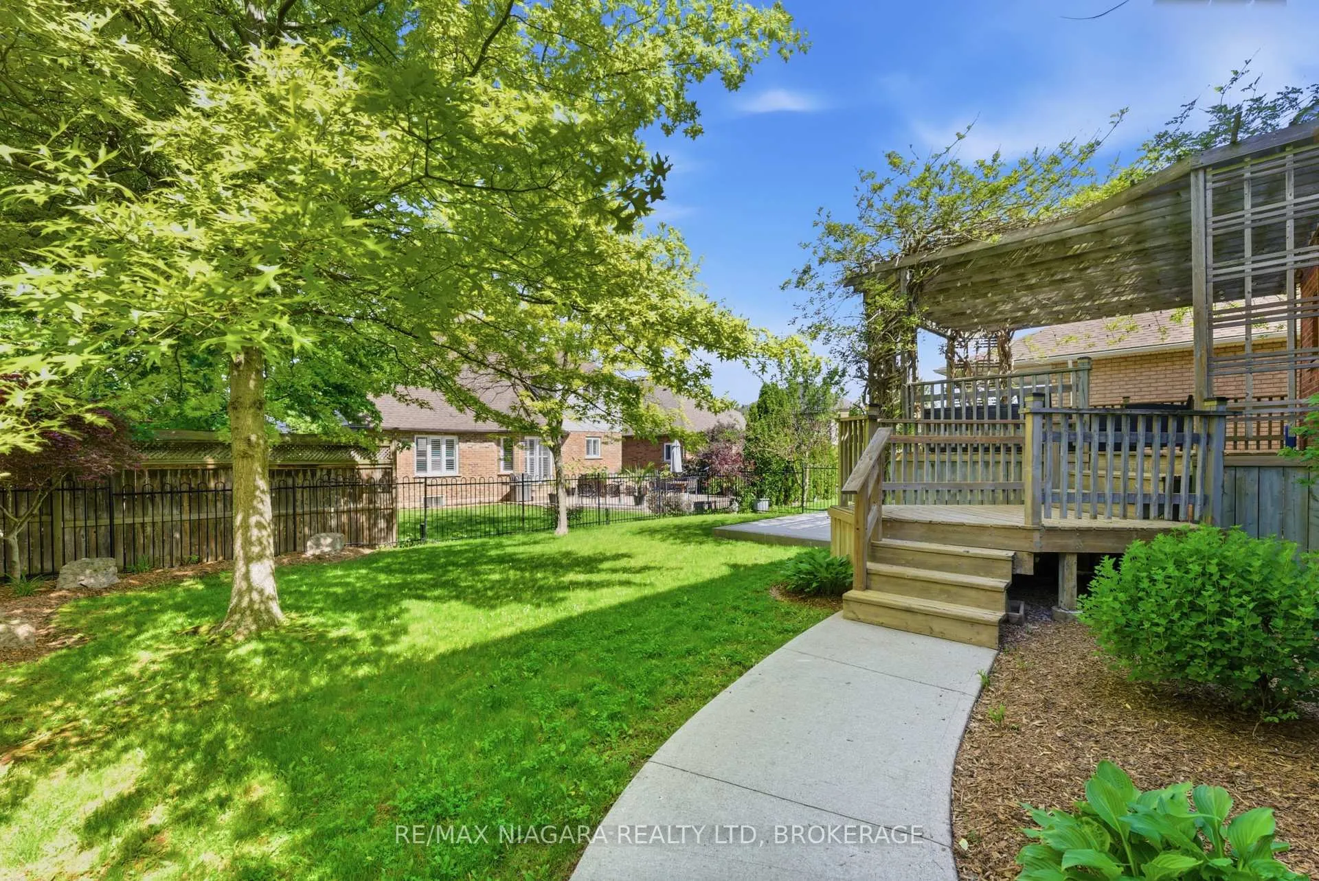 Photo 33 of 70 Terrace Drive, Grimsby, Grimsby East — HOMEH
