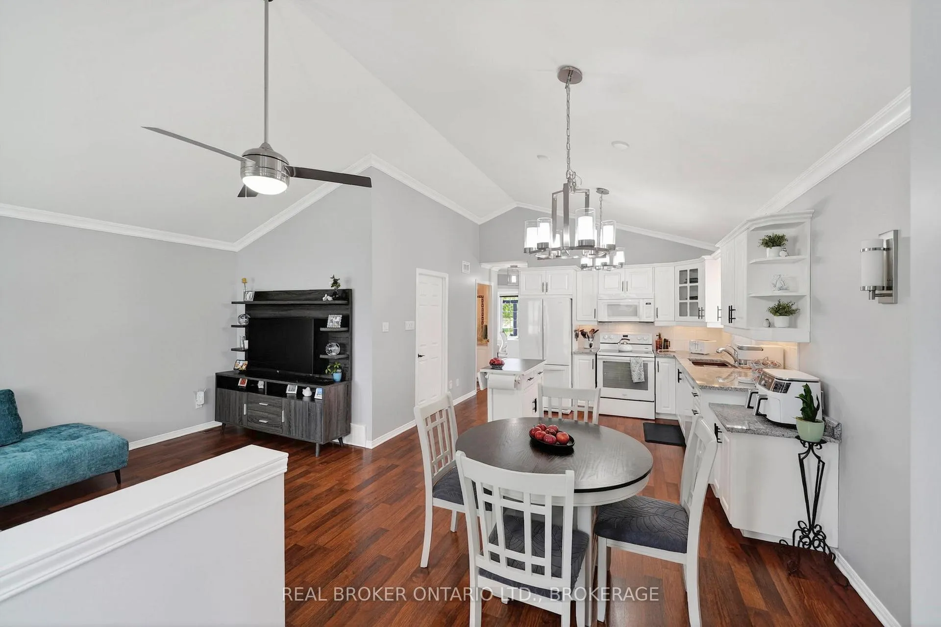 Photo 3 of 1526 Frank Court, Cornwall — HOMEH
