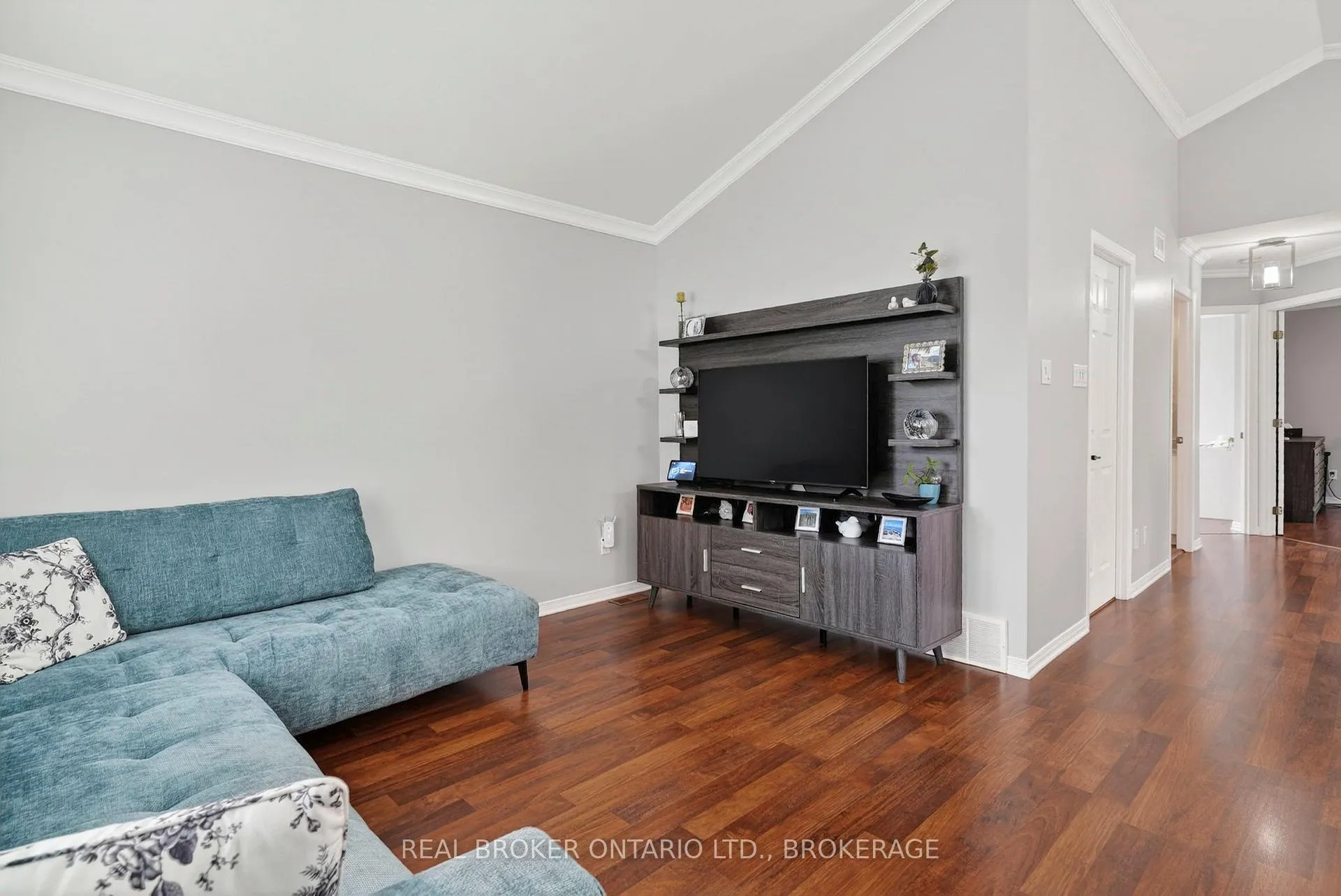 Photo 5 of 1526 Frank Court, Cornwall — HOMEH
