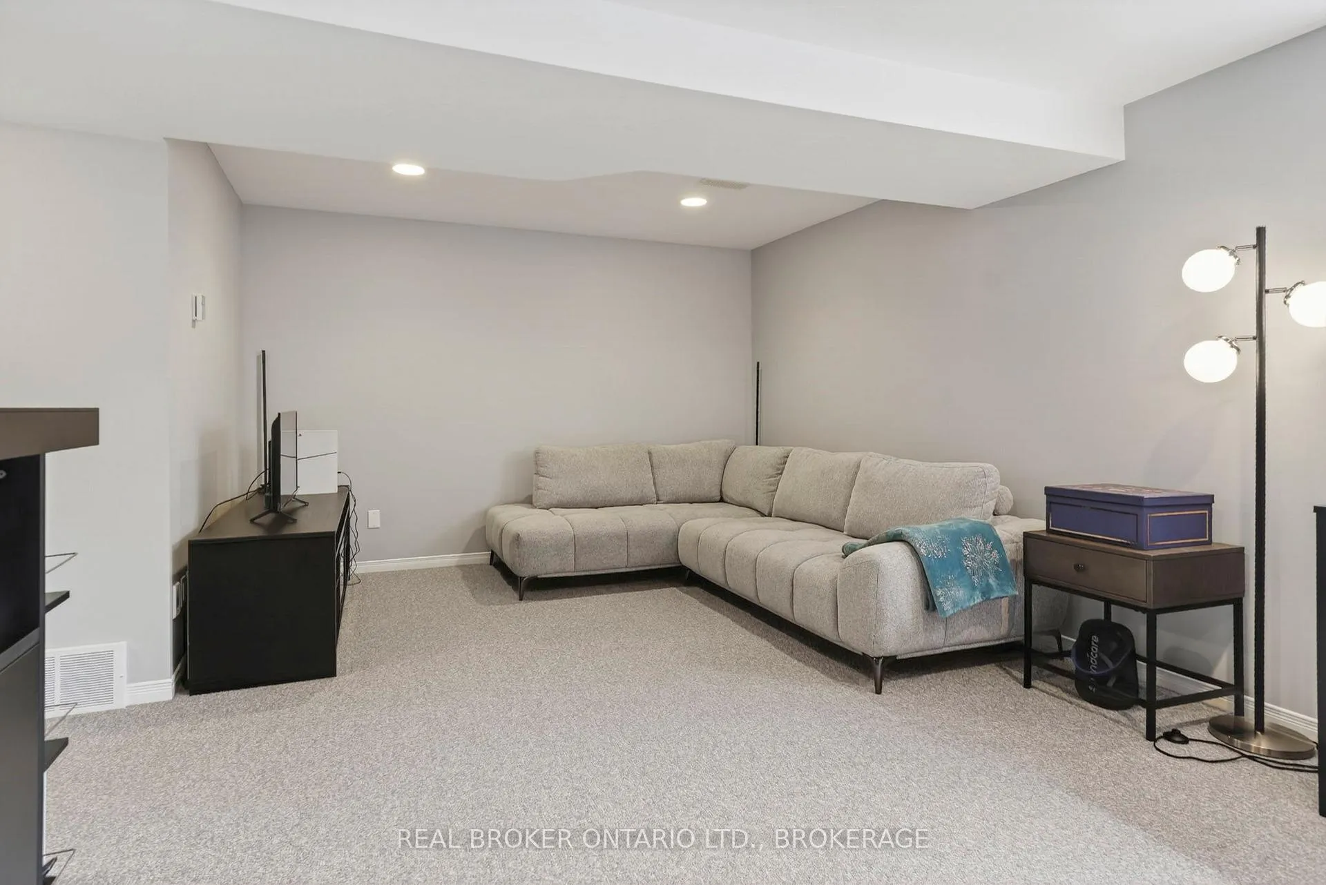 Photo 25 of 1526 Frank Court, Cornwall — HOMEH