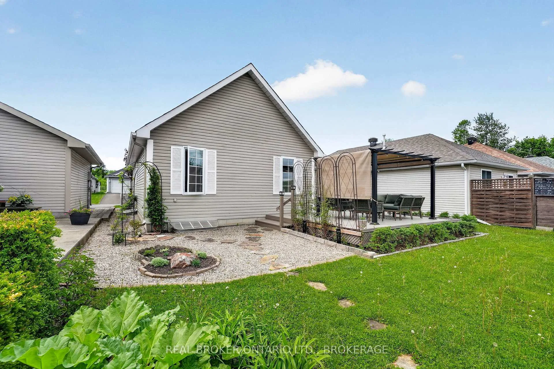 Photo 29 of 1526 Frank Court, Cornwall — HOMEH