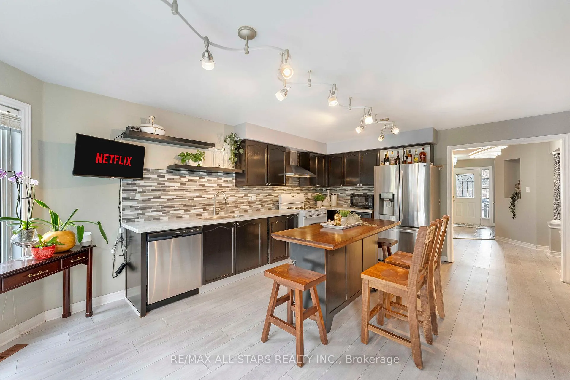 Photo 10 of 18 Reddenhurst Crescent, Georgina, Keswick South — HOMEH