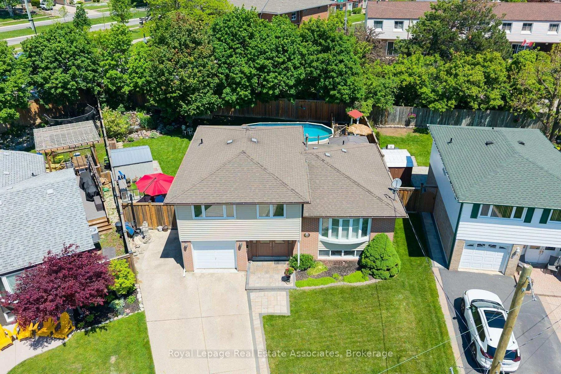 Photo 5 of 26 Marilyn Crescent, Halton Hills, Georgetown — HOMEH