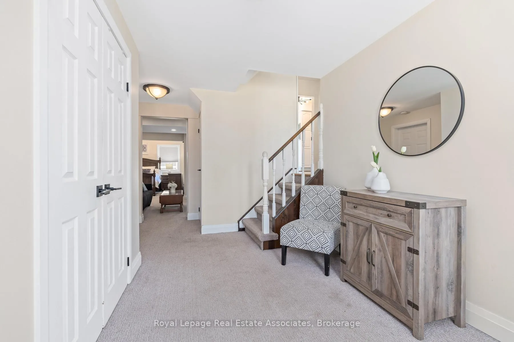 Photo 9 of 26 Marilyn Crescent, Halton Hills, Georgetown — HOMEH