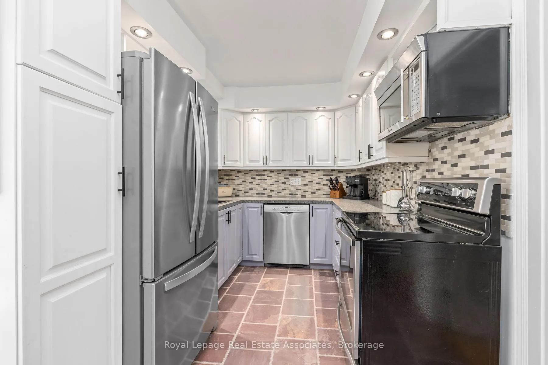 Photo 17 of 26 Marilyn Crescent, Halton Hills, Georgetown — HOMEH